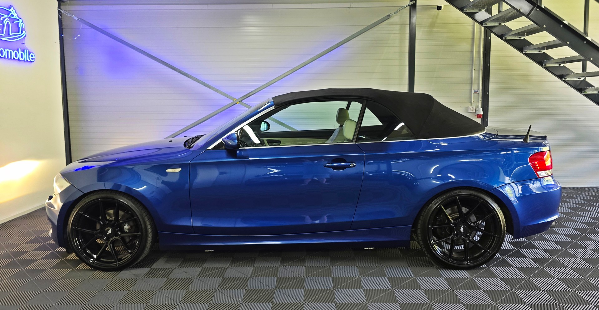 BMW 120i Cabrio-image-8