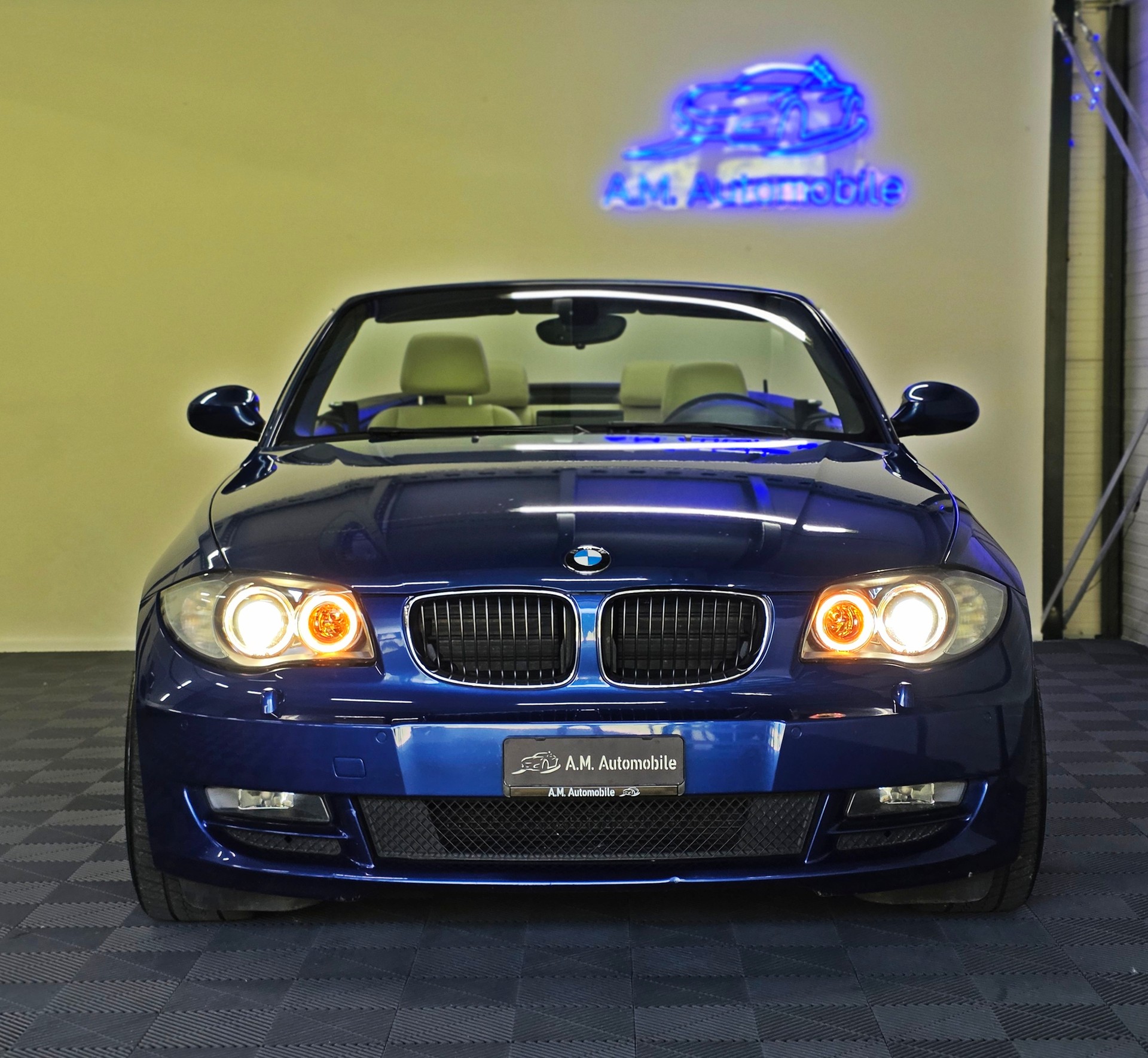 BMW 120i Cabrio-image-1