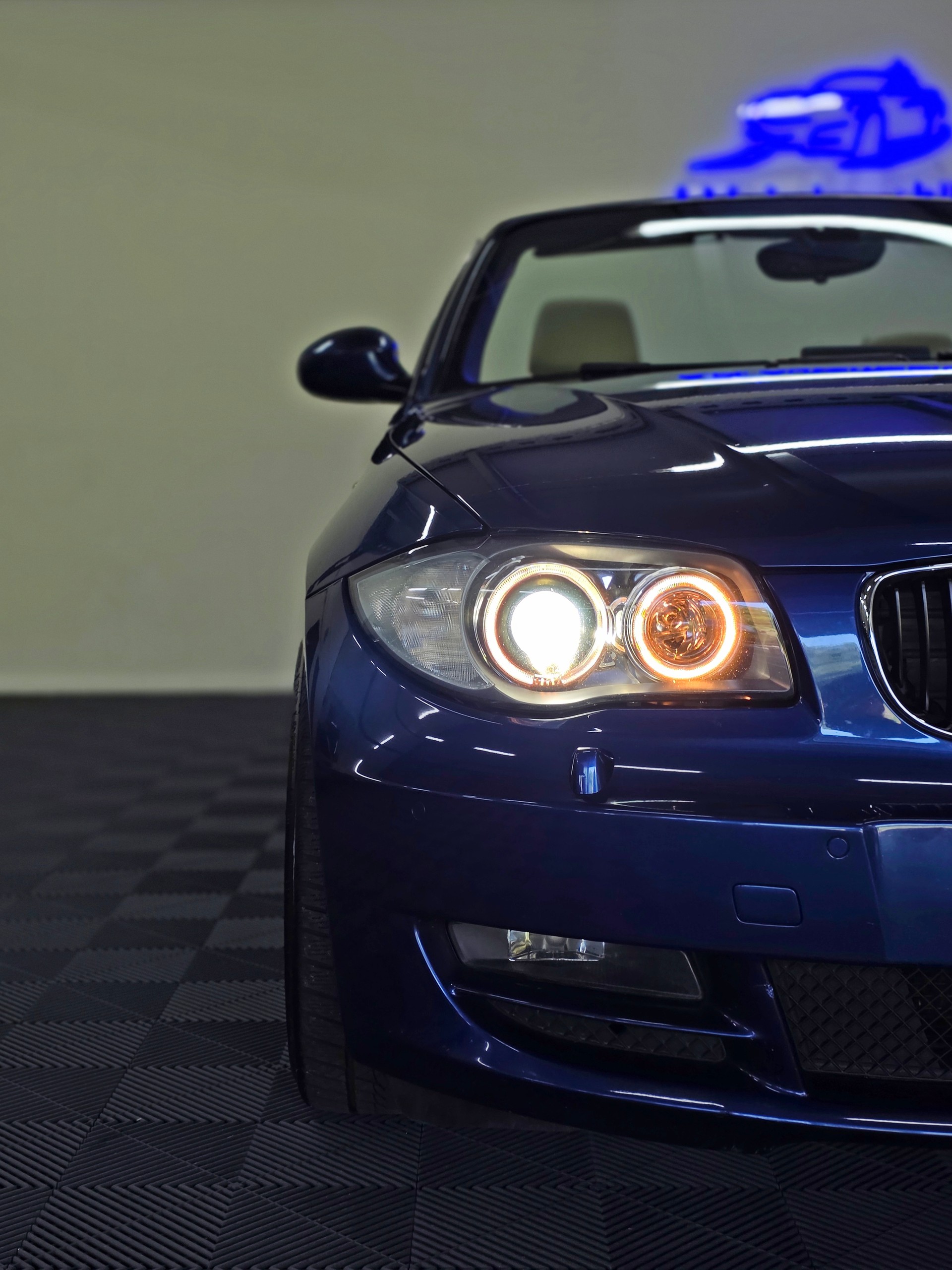 BMW 120i Cabrio-image-2
