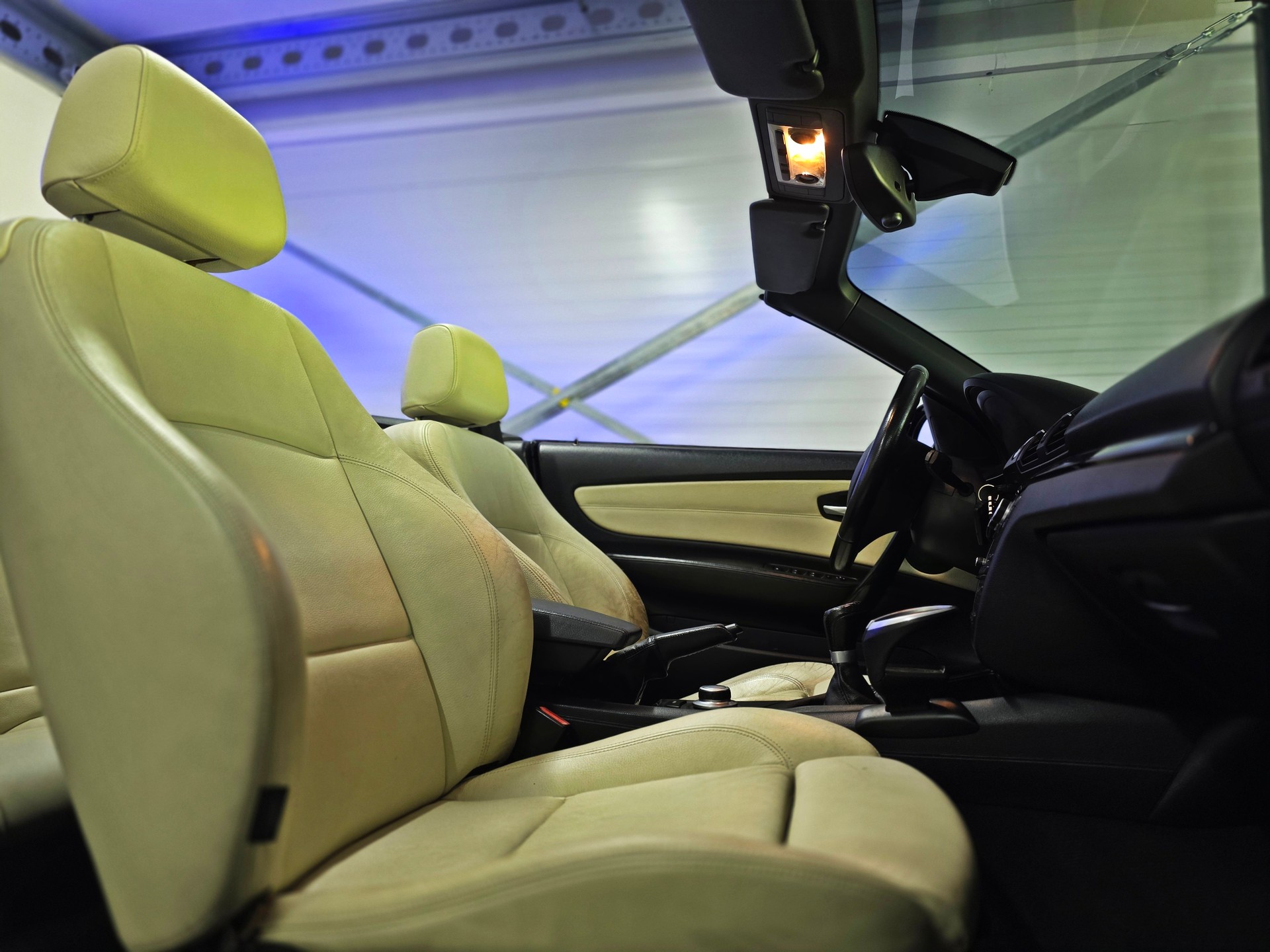 BMW 120i Cabrio-image-16