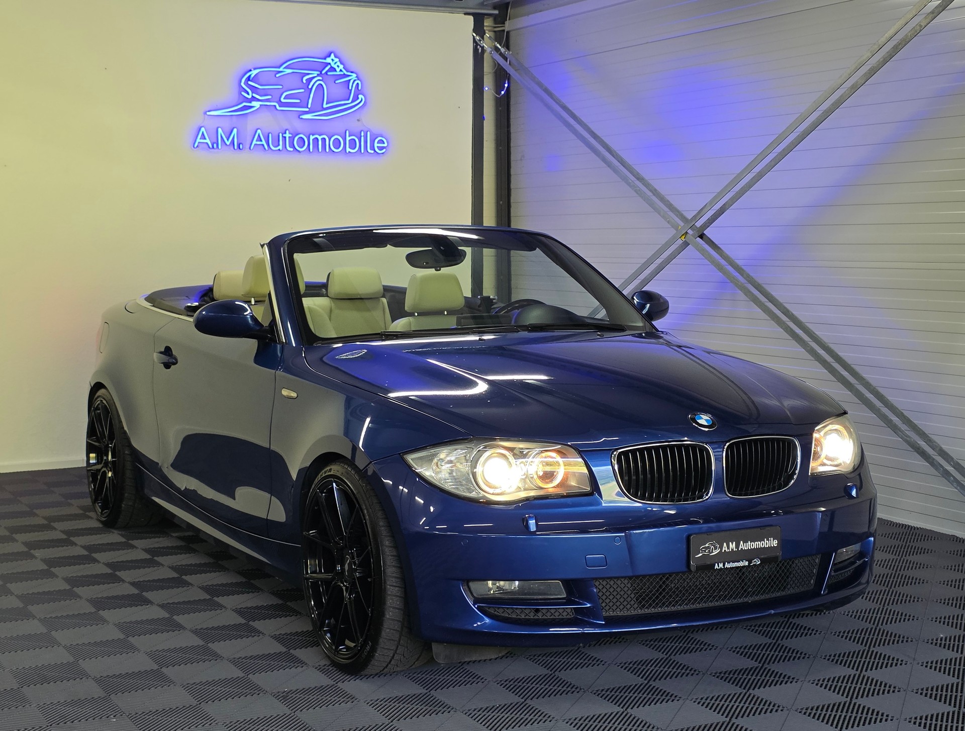 BMW 120i Cabrio-image-0