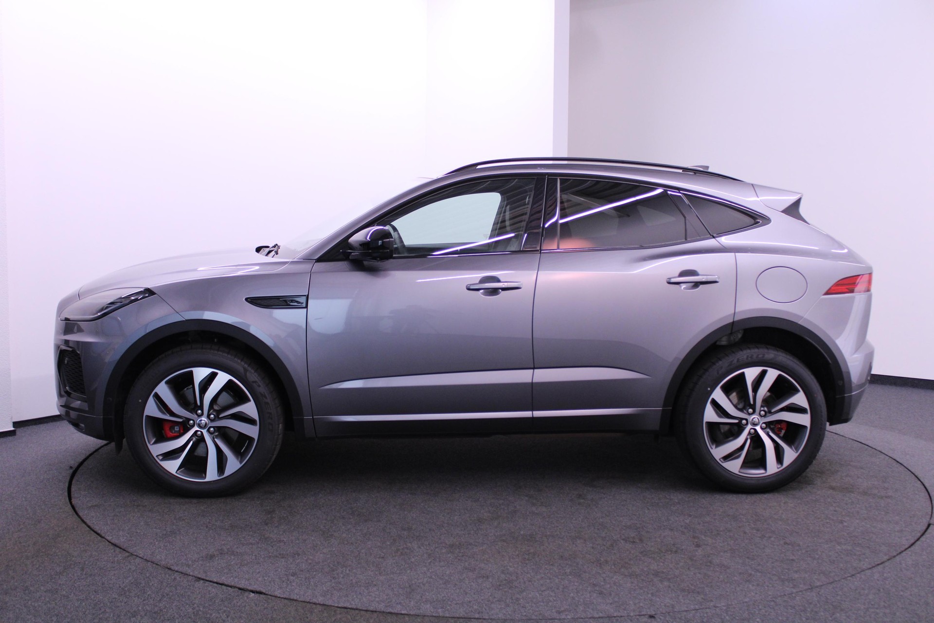 JAGUAR E-Pace 1.5 T 300e R-Dynamic SE AWD *LEASING 0.99%*-image-4