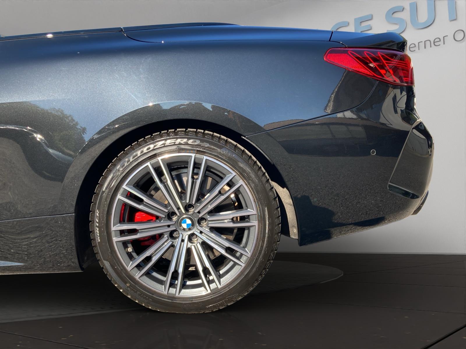 BMW M440i xDrive Cabrio-image-21