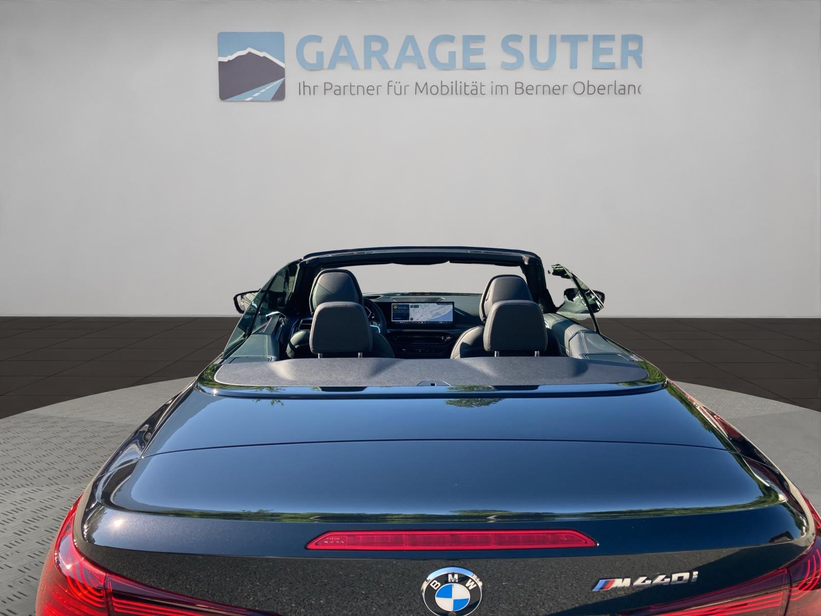 BMW M440i xDrive Cabrio-image-16