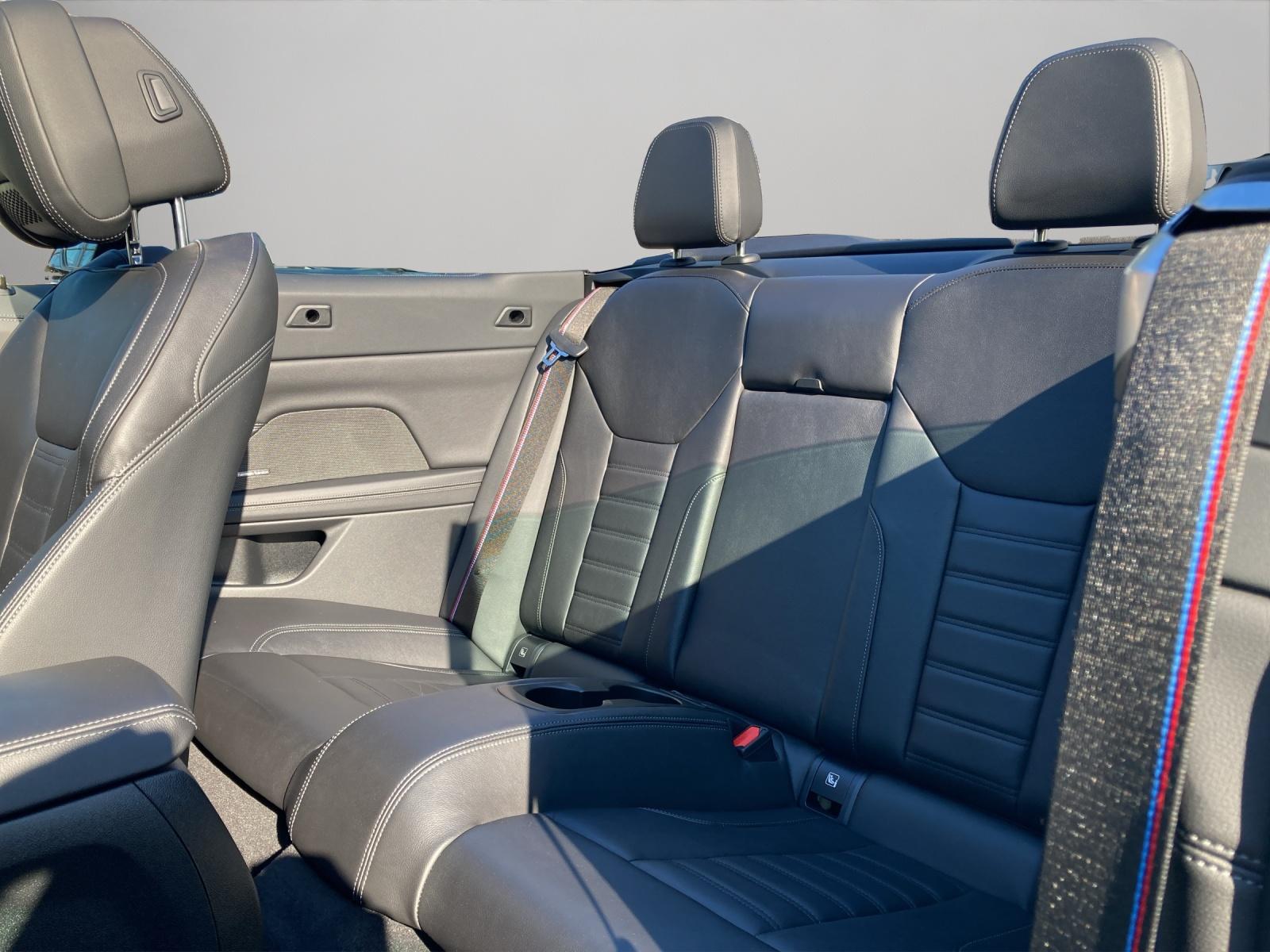 BMW M440i xDrive Cabrio-image-9