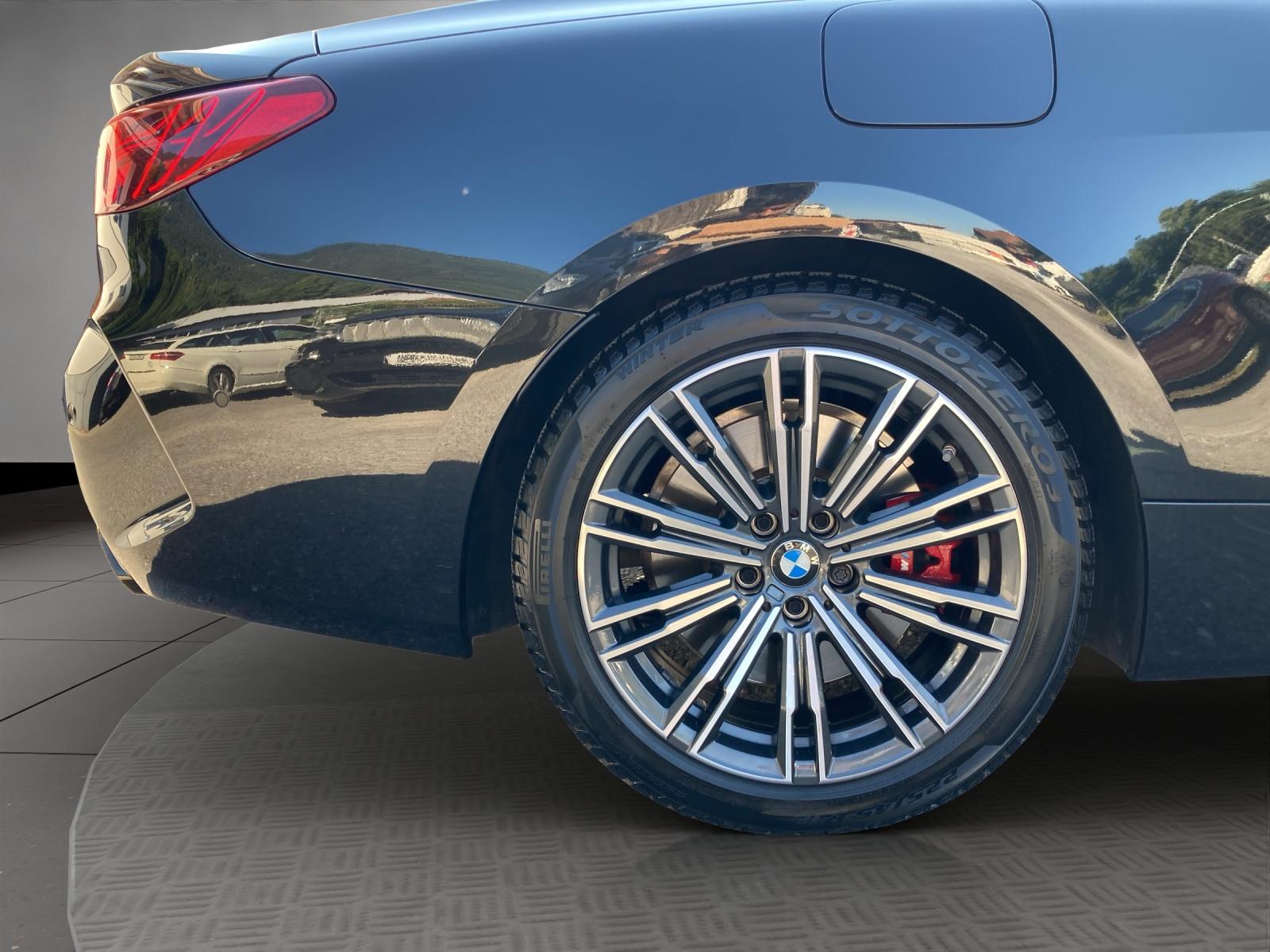 BMW M440i xDrive Cabrio-image-22