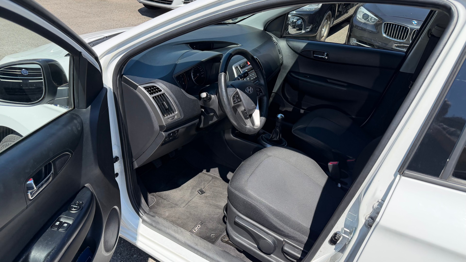 HYUNDAI i20 1.2 Comfort-image-6