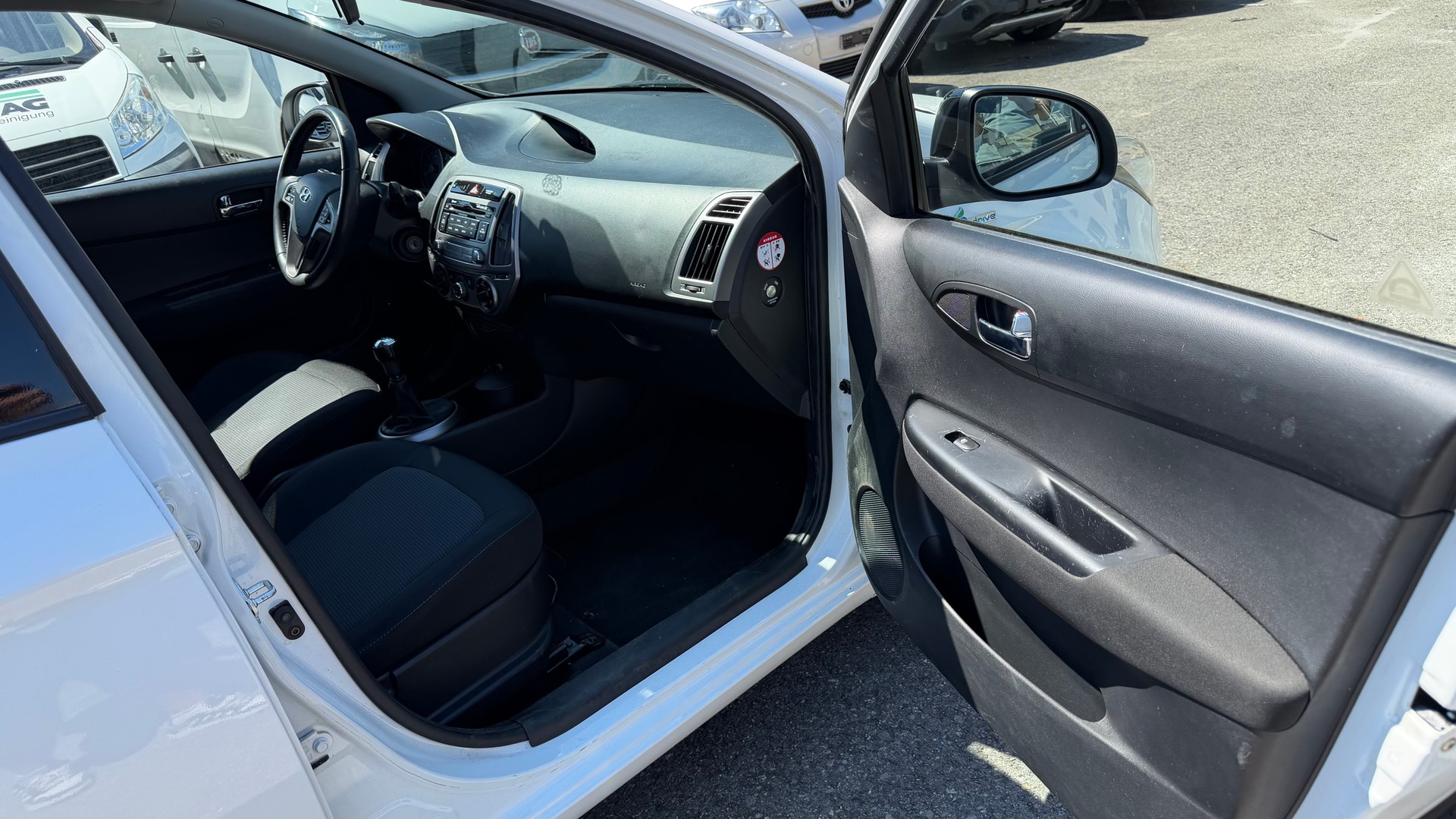 HYUNDAI i20 1.2 Comfort-image-4