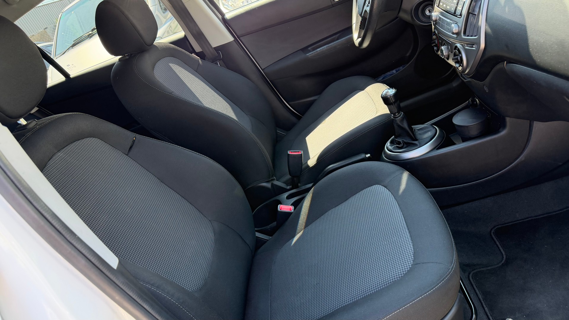 HYUNDAI i20 1.2 Comfort-image-5