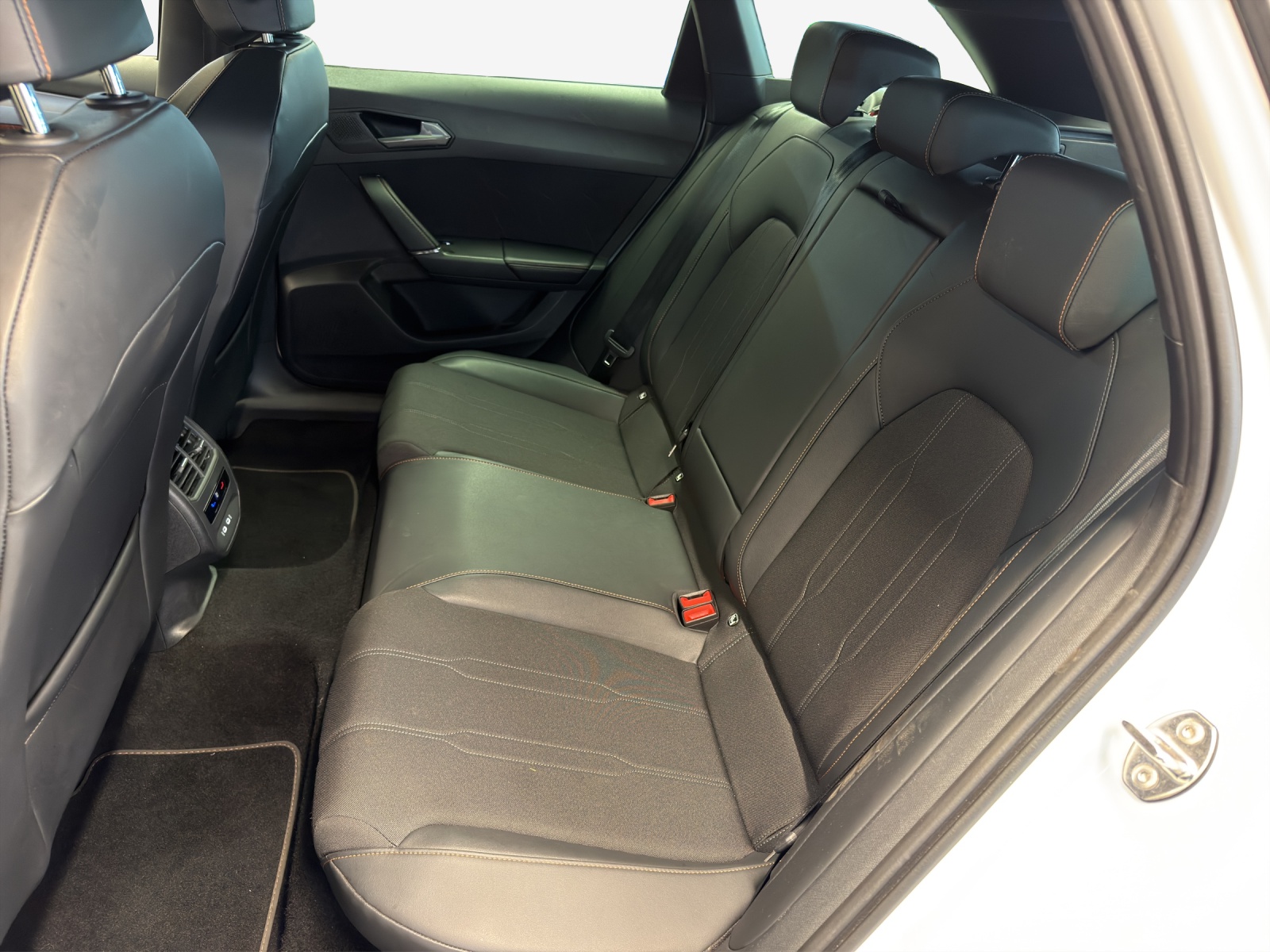 CUPRA LEON ST 1.5 eTSI DSG-image-11