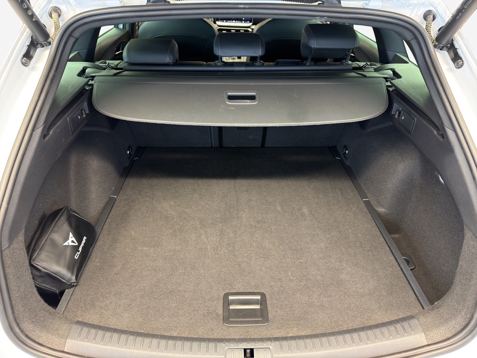 CUPRA LEON ST 1.5 eTSI DSG-image-12