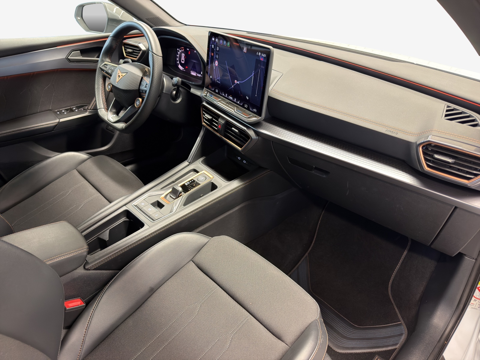 CUPRA LEON ST 1.5 eTSI DSG-image-13