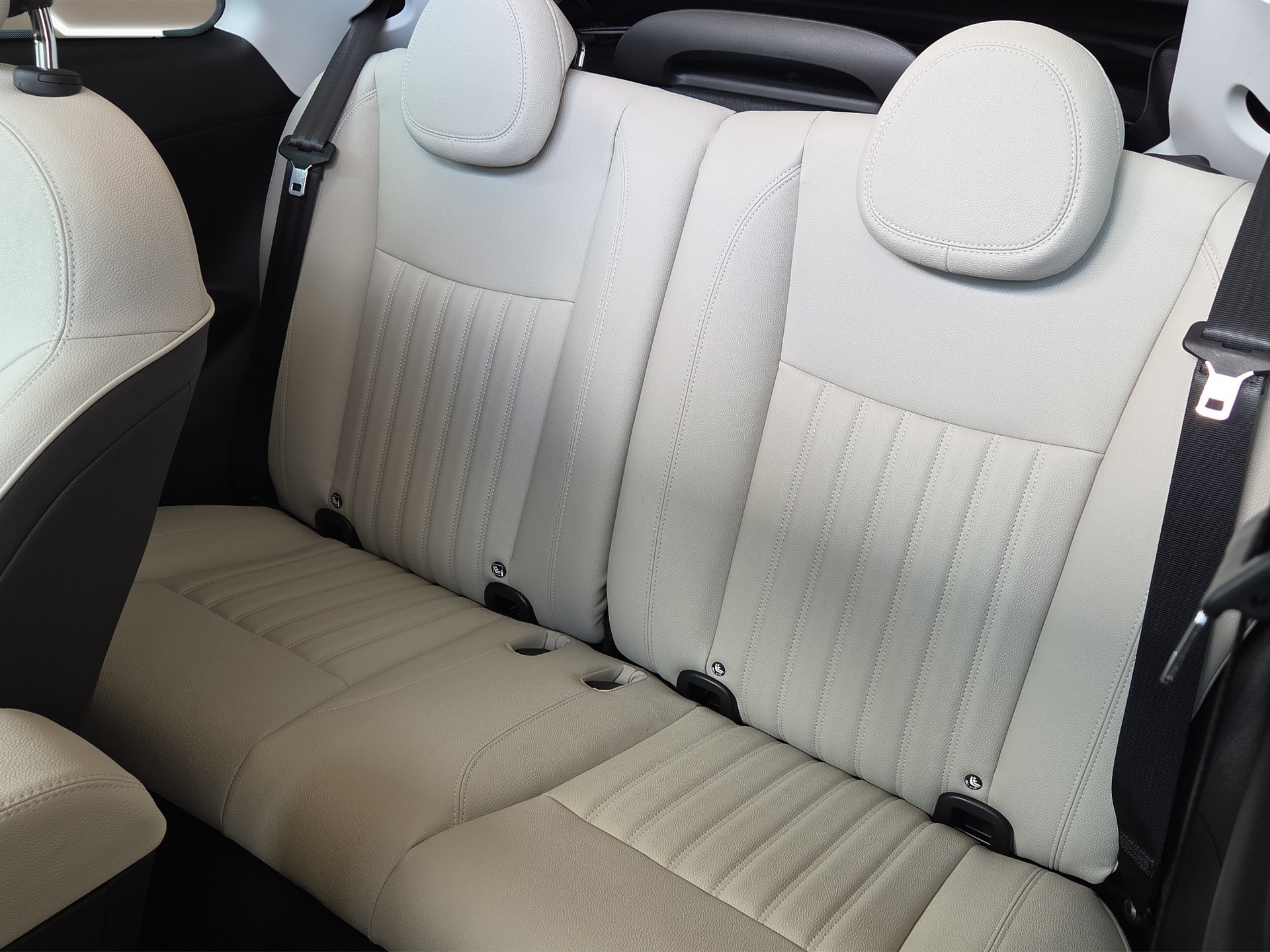 FIAT 500 Cabrio La Prima-image-11