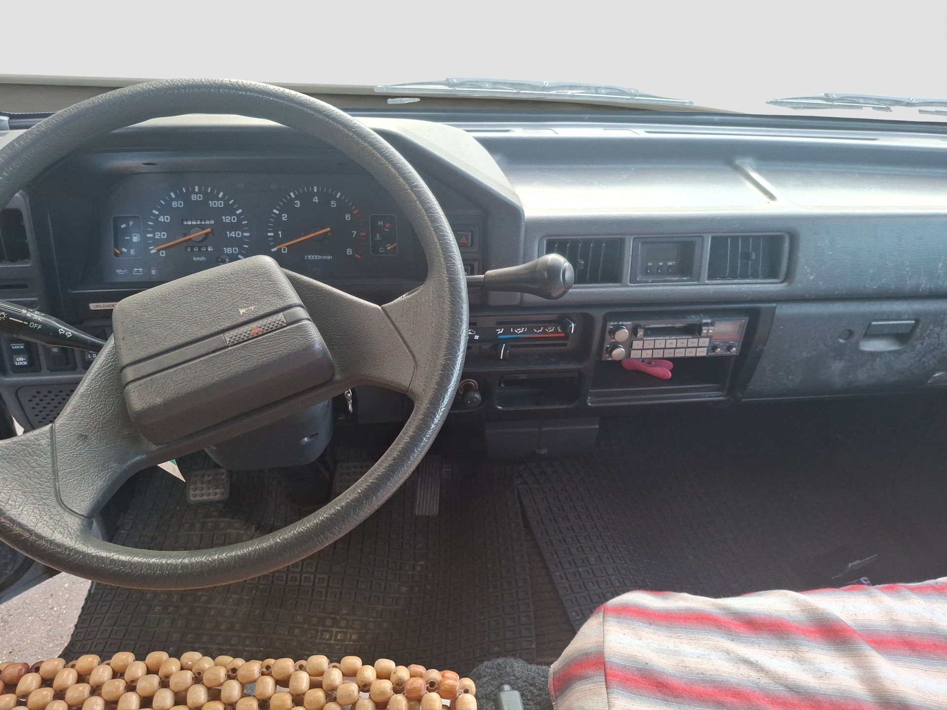 MITSUBISHI L 300-image-8