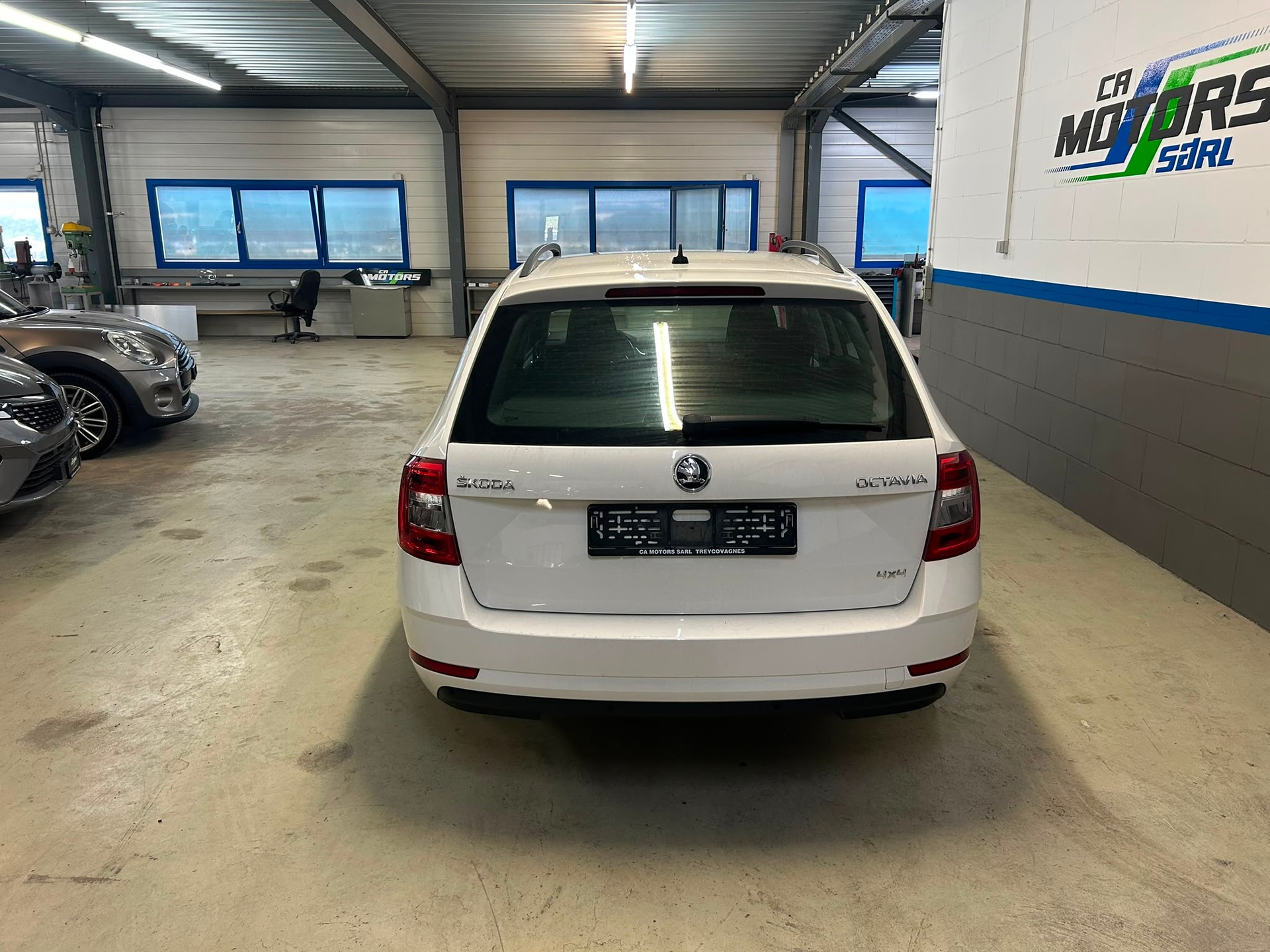 SKODA Octavia Combi 2.0 TSI Ambition 4x4 DSG-image-4