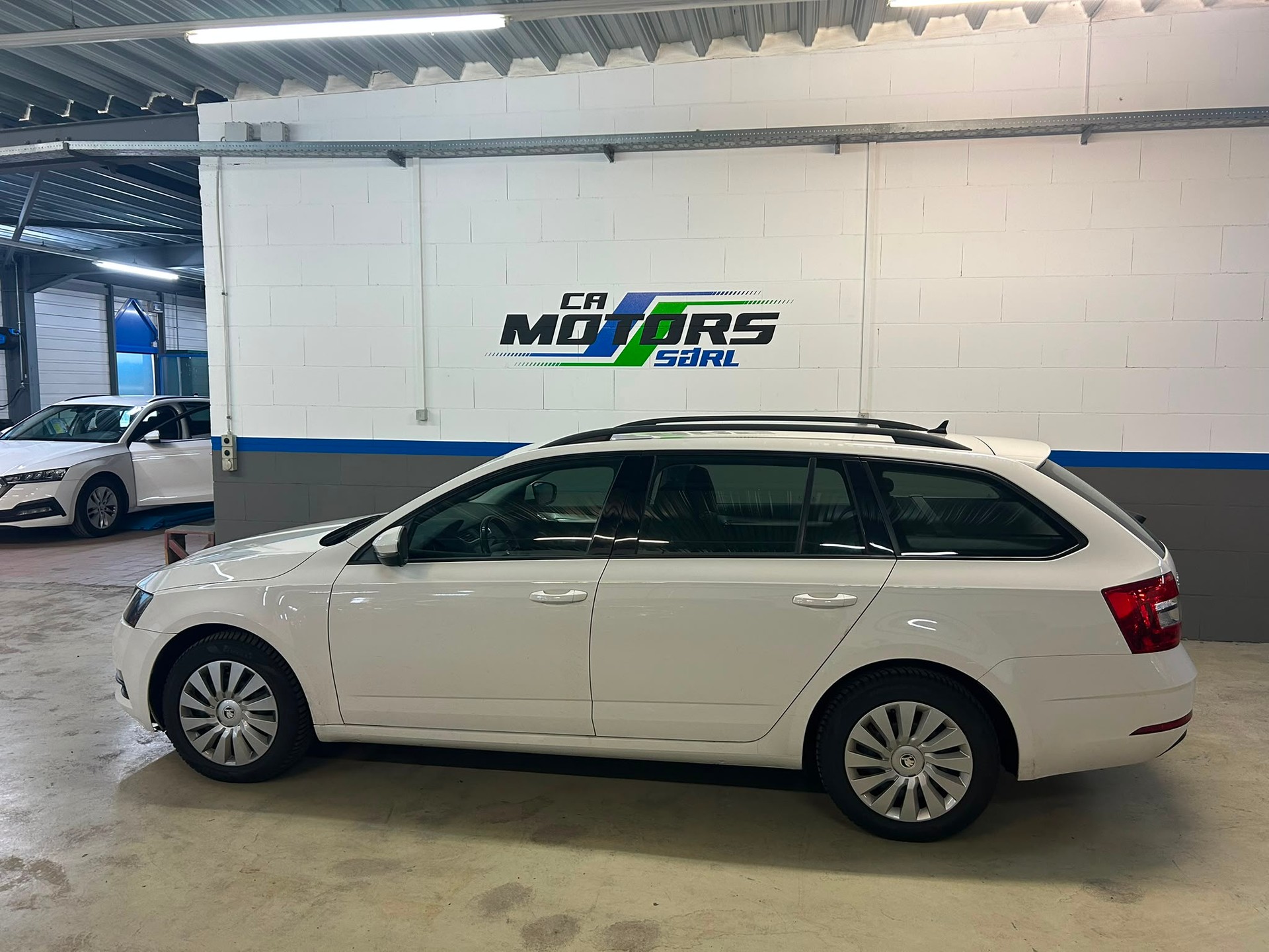 SKODA Octavia Combi 2.0 TSI Ambition 4x4 DSG-image-6
