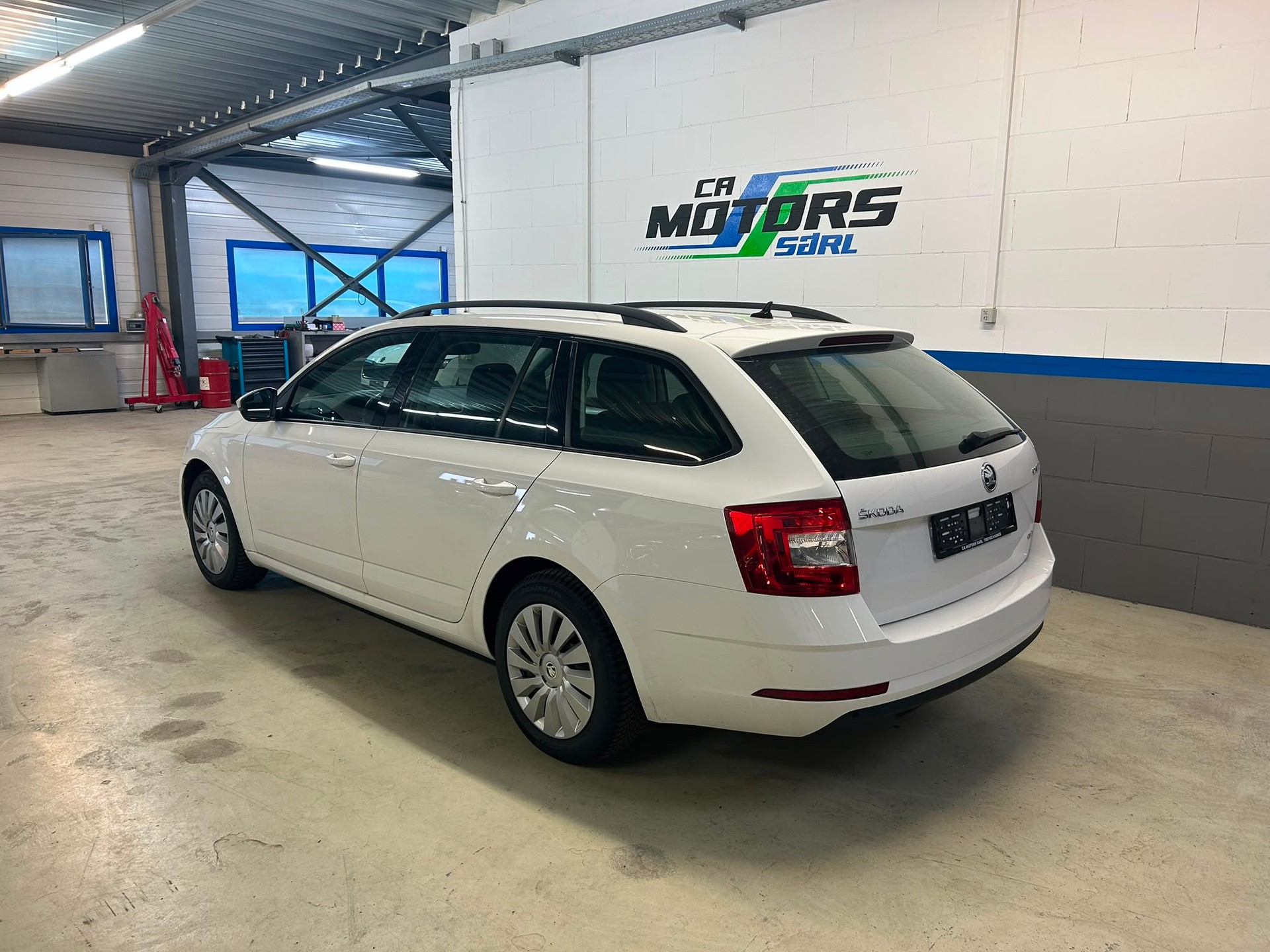 SKODA Octavia Combi 2.0 TSI Ambition 4x4 DSG-image-5