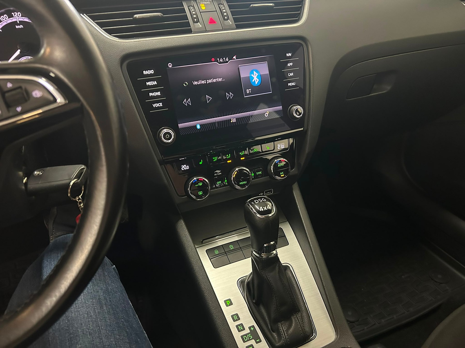 SKODA Octavia Combi 2.0 TSI Ambition 4x4 DSG-image-9