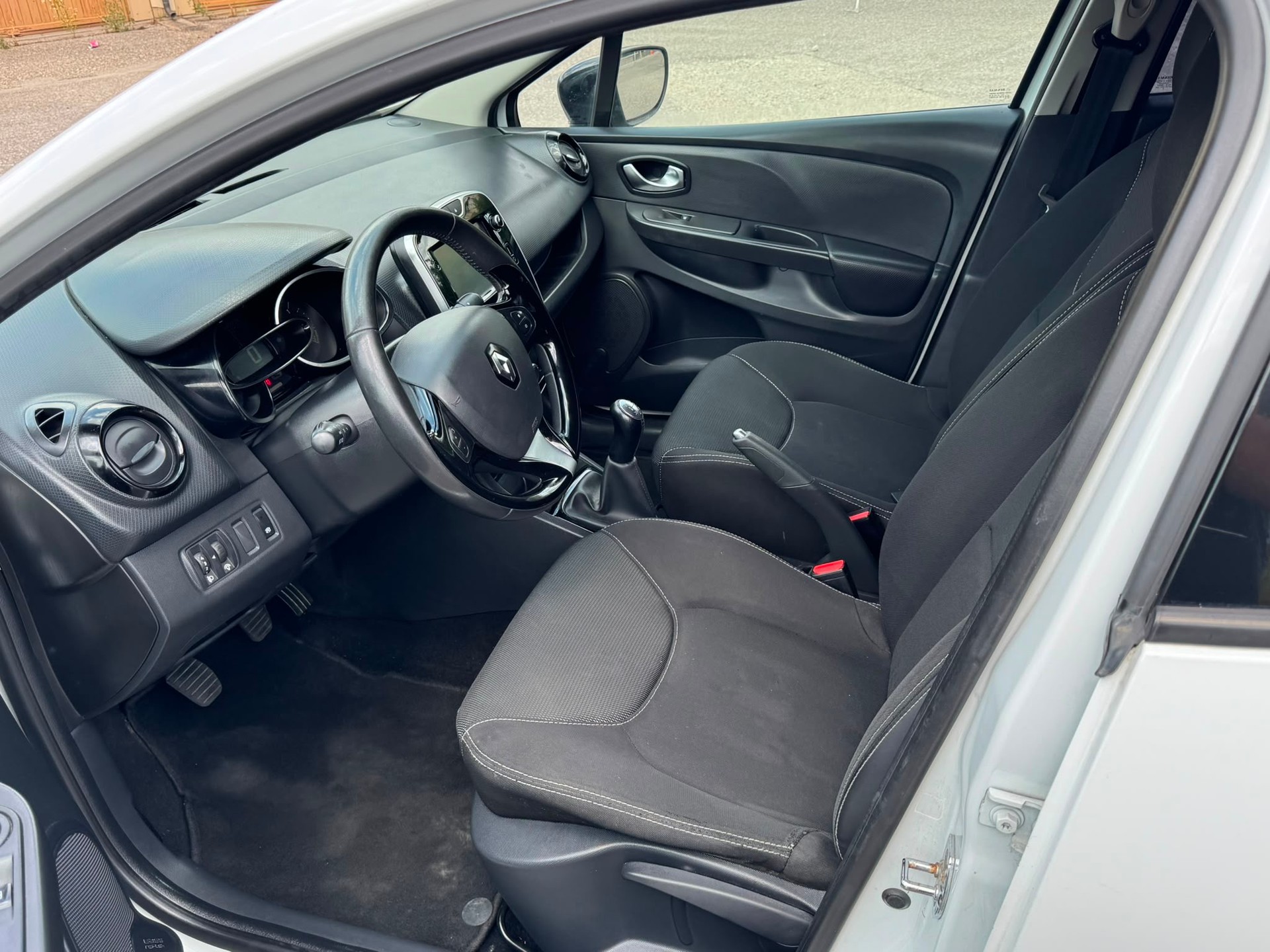 RENAULT Clio 0.9 12V Expression-image-5