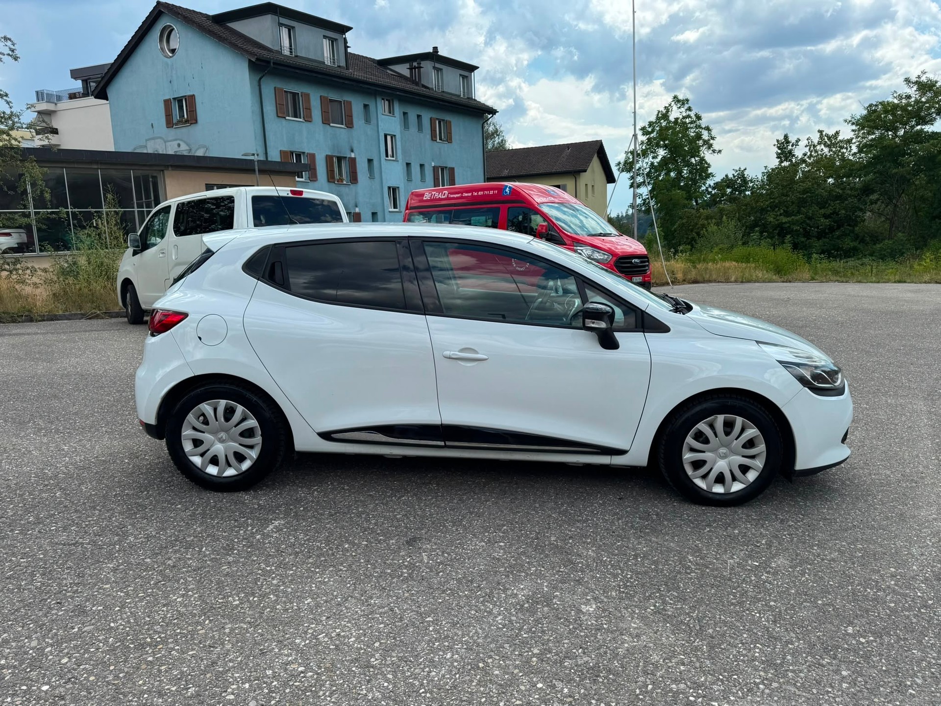 RENAULT Clio 0.9 12V Expression-image-1