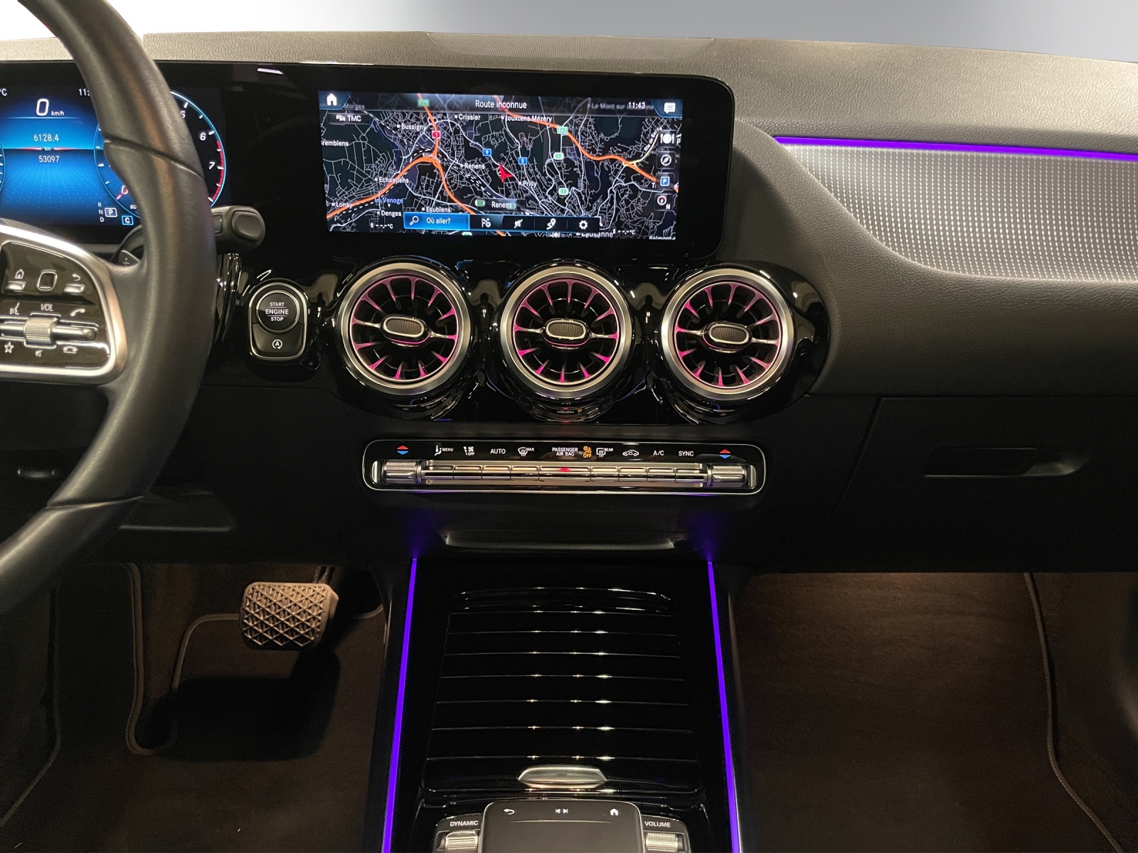MERCEDES-BENZ GLA 200 Progressive 7G-DCT-image-11