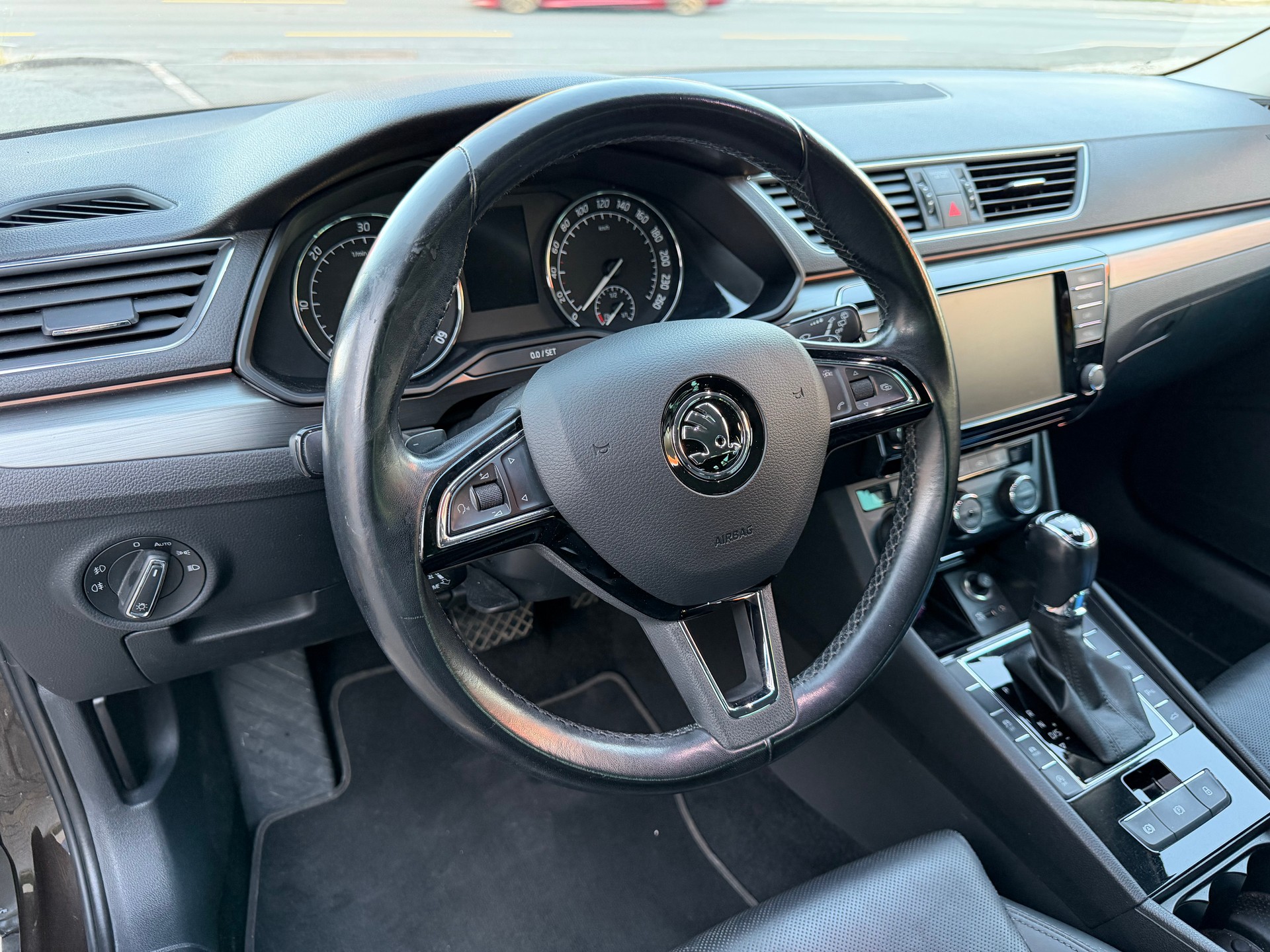 SKODA Superb Combi 2.0 TDi Style 4x4 DSG-image-13