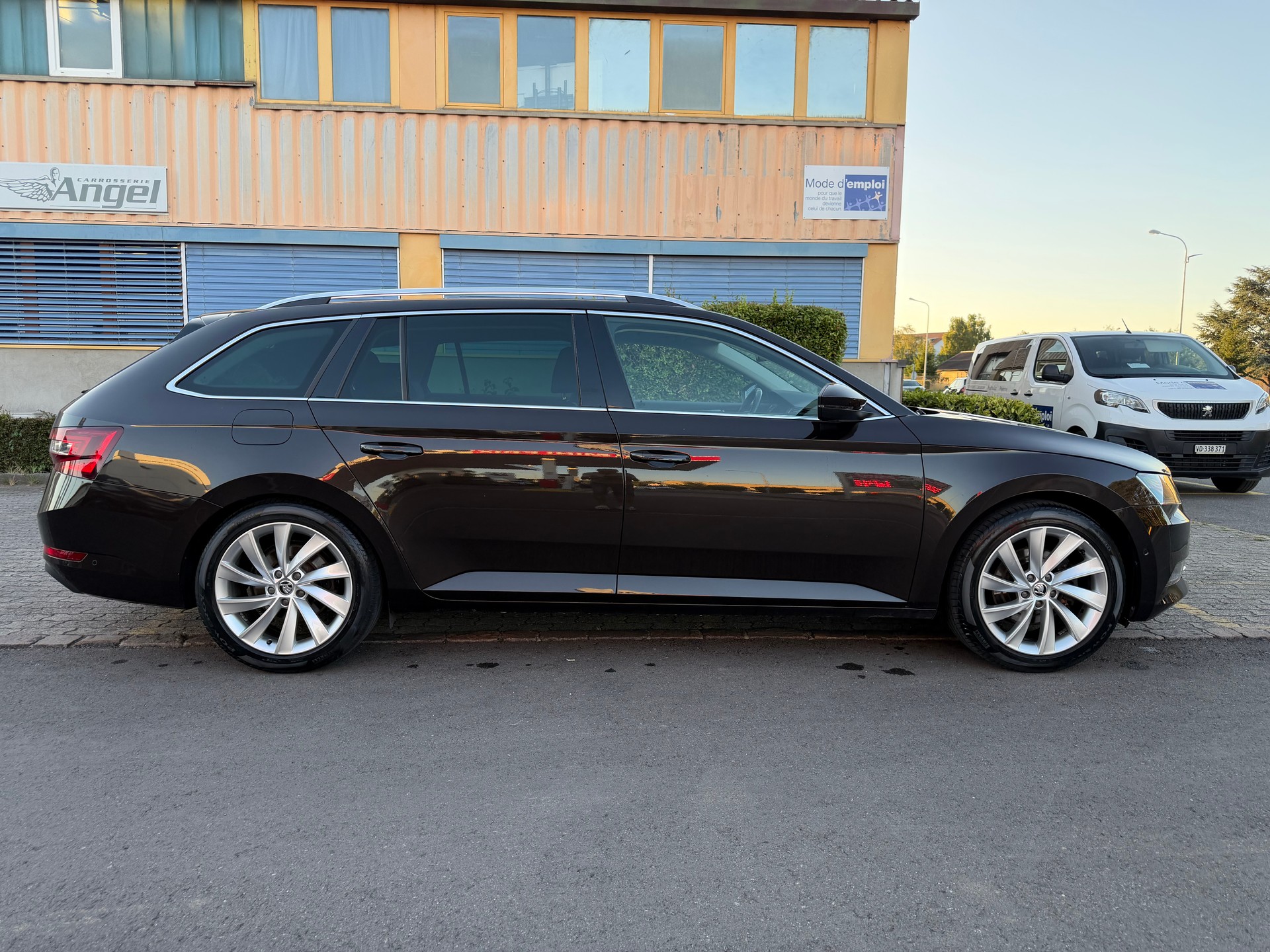 SKODA Superb Combi 2.0 TDi Style 4x4 DSG-image-6