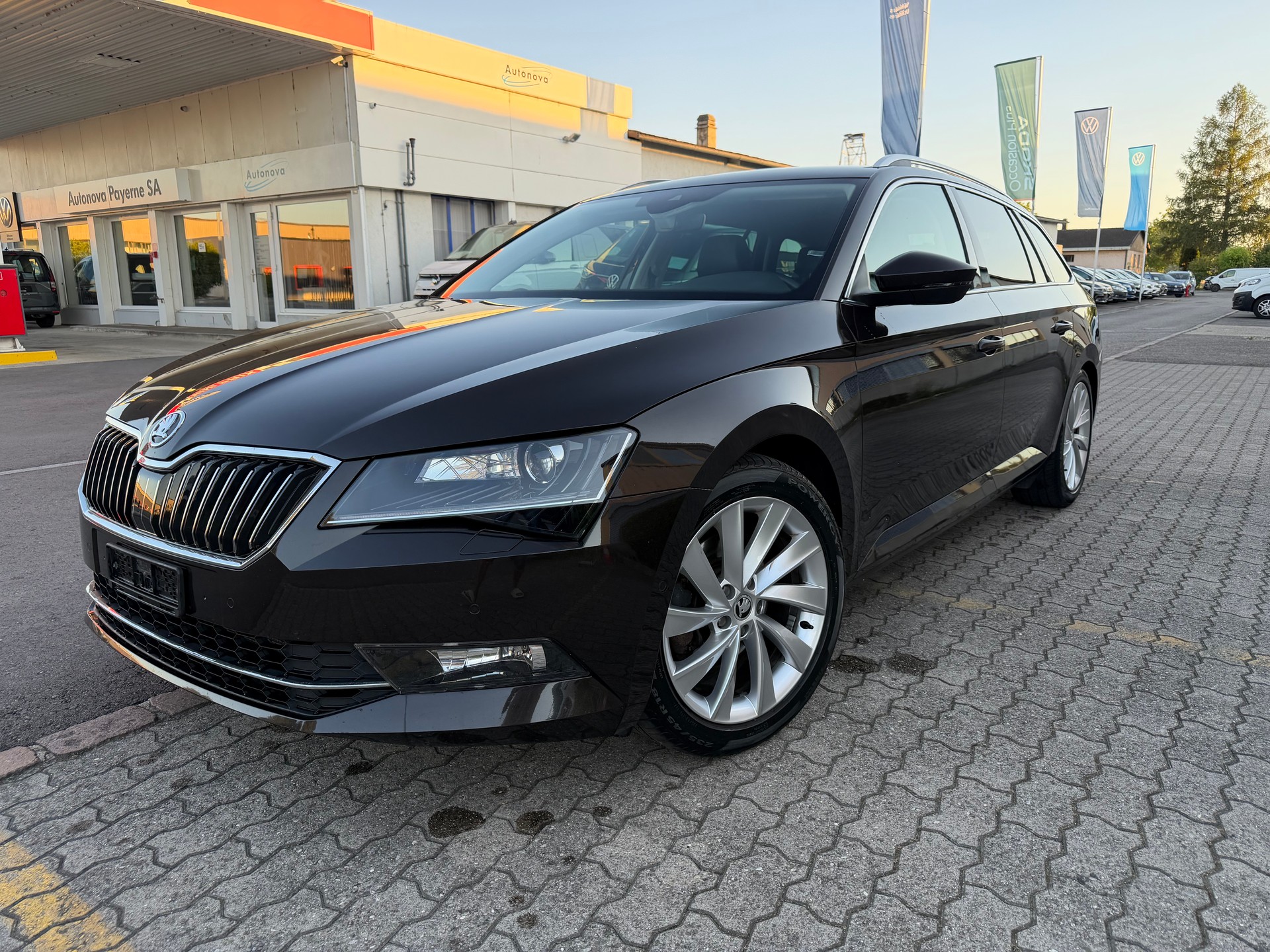 SKODA Superb Combi 2.0 TDi Style 4x4 DSG-image-1