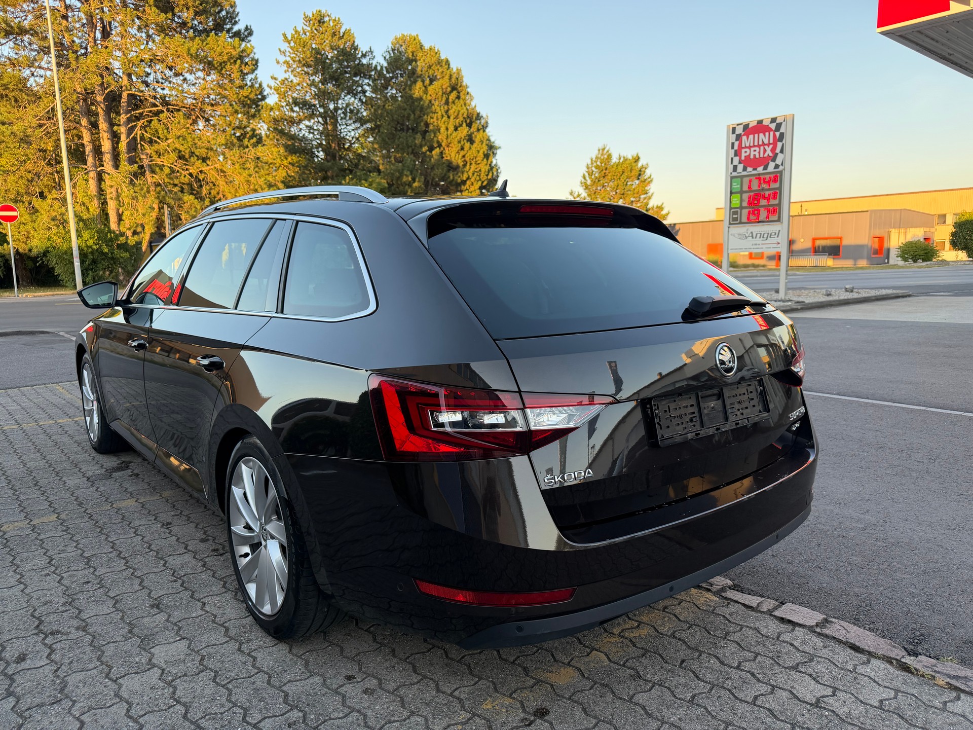 SKODA Superb Combi 2.0 TDi Style 4x4 DSG-image-3