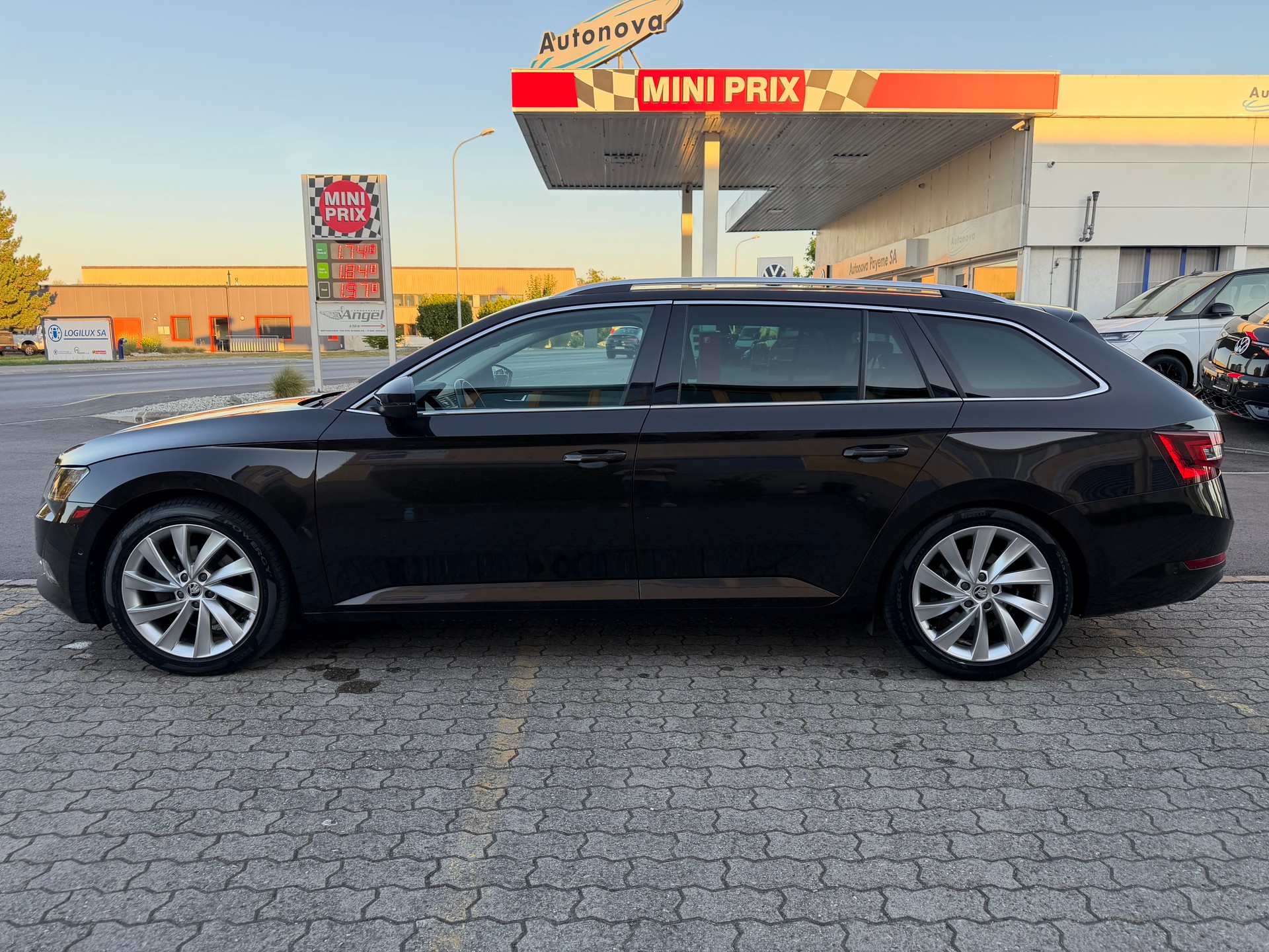 SKODA Superb Combi 2.0 TDi Style 4x4 DSG-image-2