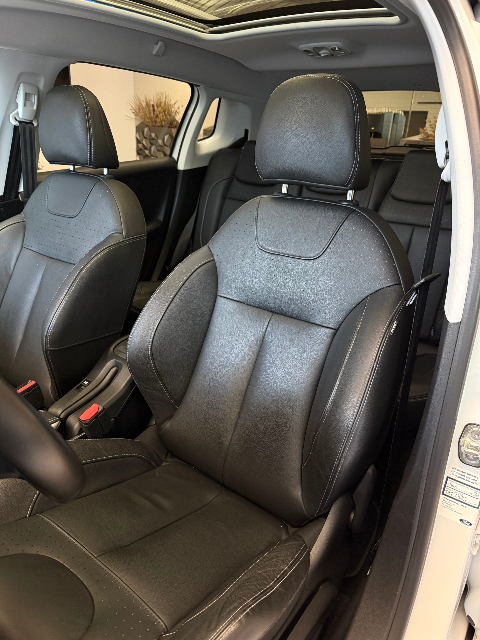 PEUGEOT 2008 1.6 BlueHDi Féline-image-6