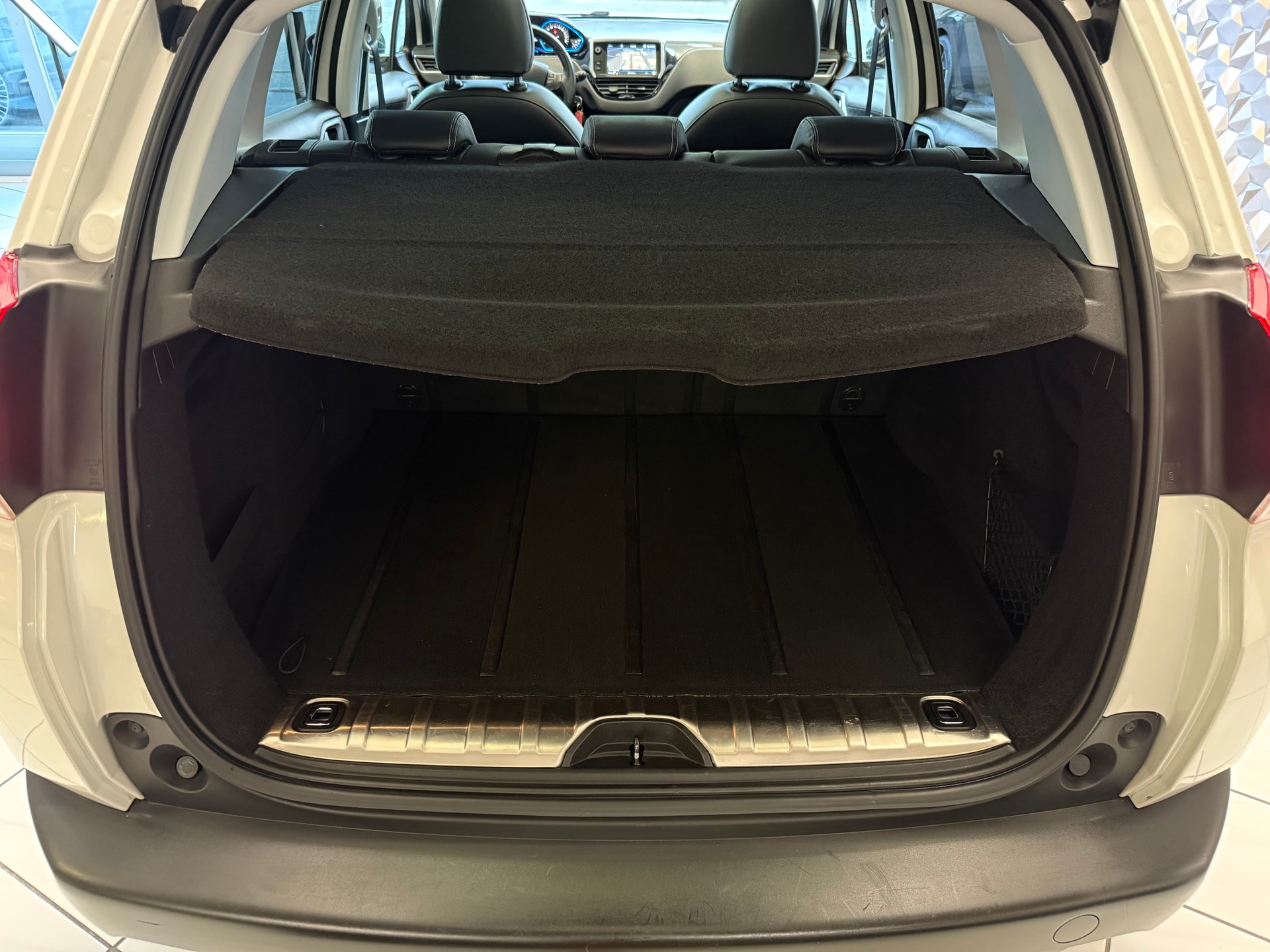 PEUGEOT 2008 1.6 BlueHDi Féline-image-10