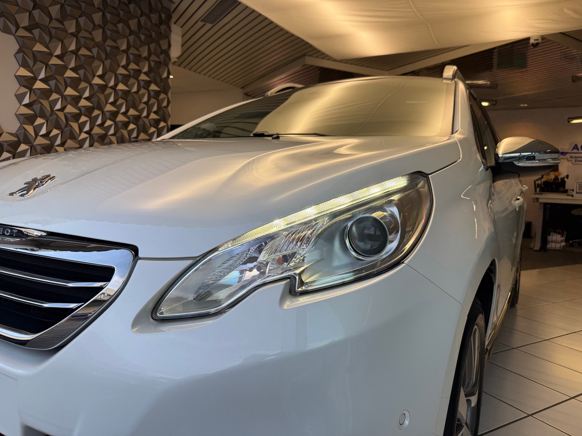 PEUGEOT 2008 1.6 BlueHDi Féline-image-19