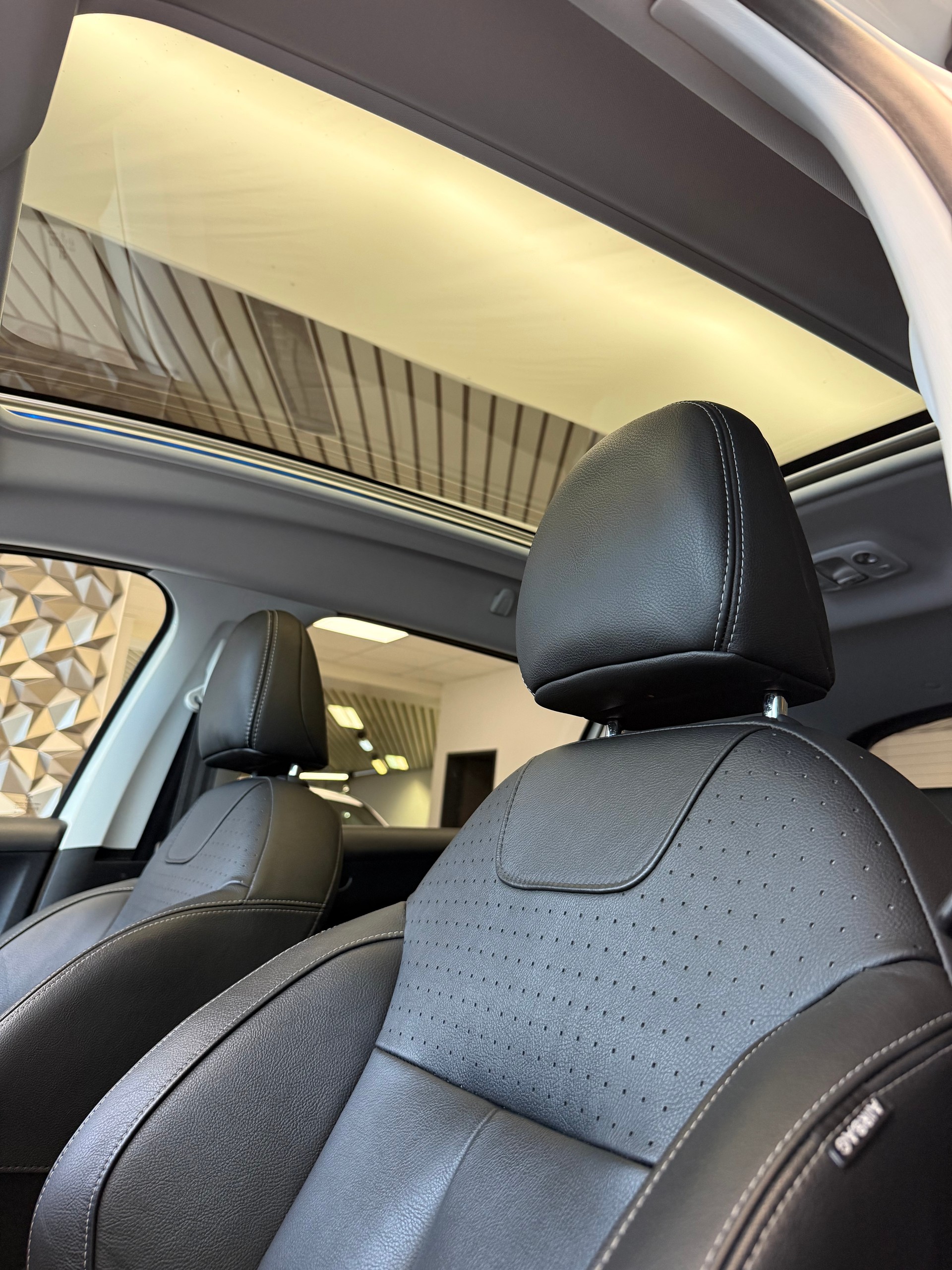 PEUGEOT 2008 1.6 BlueHDi Féline-image-5