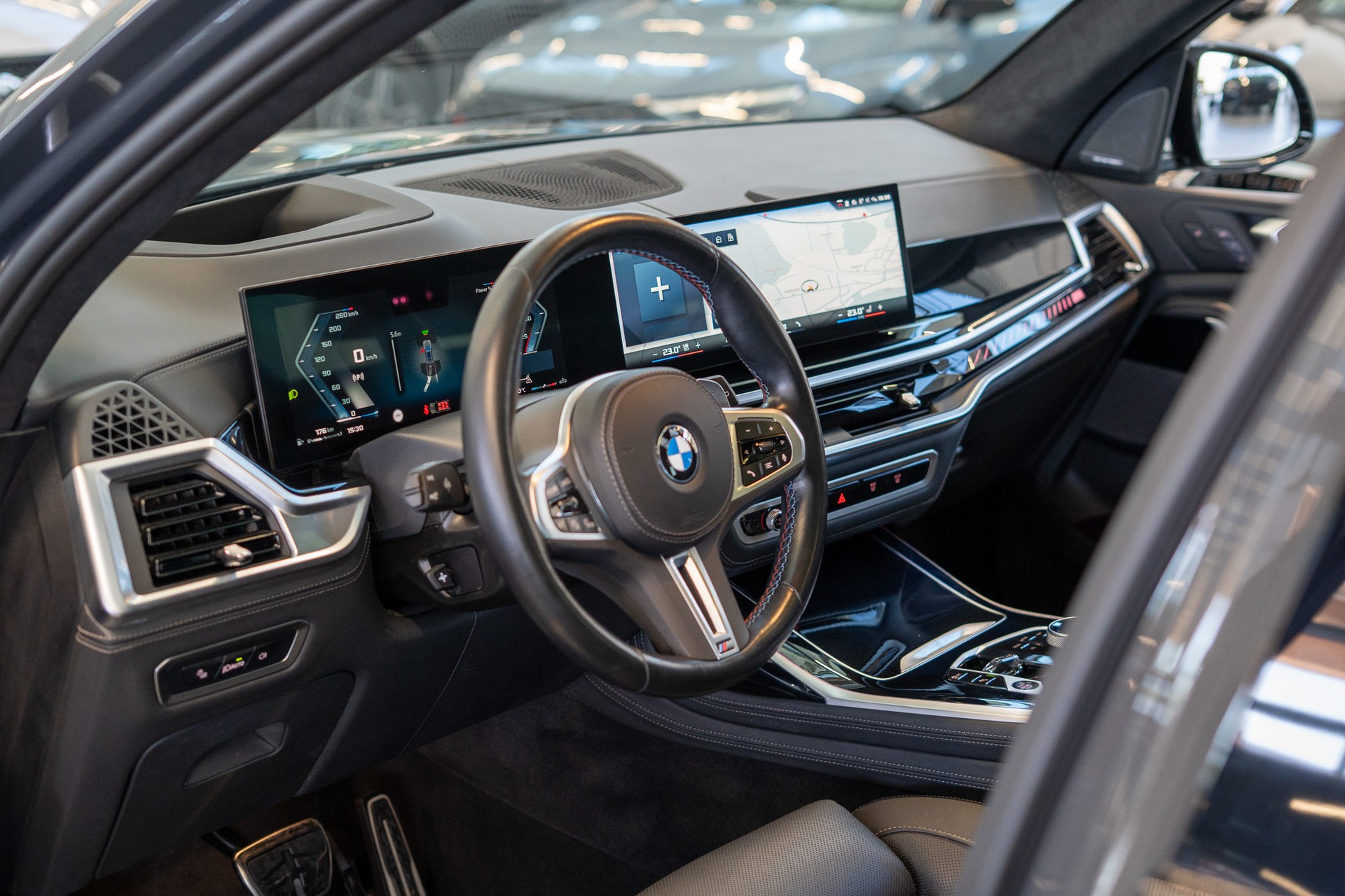 BMW X7 xDrive 48V M60i M Sport / 23" Felgen / Iconic Glow / Head-Up Display / Panorama-Schiebedach-image-10