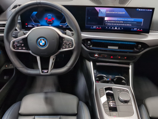 BMW 330e xDrive M Sport-image-9