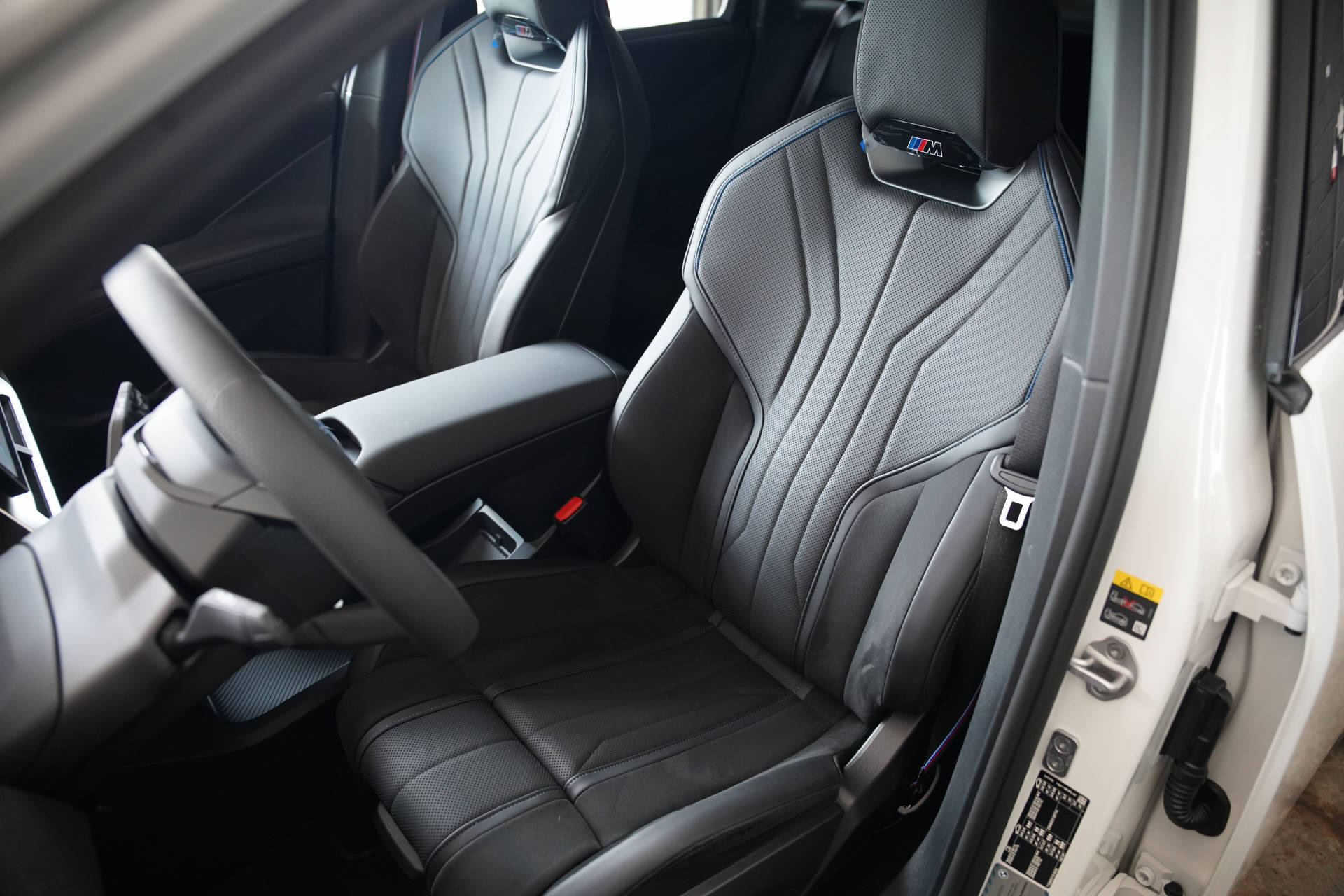 BMW iX3 50 xDrive M Sport Pro-image-9
