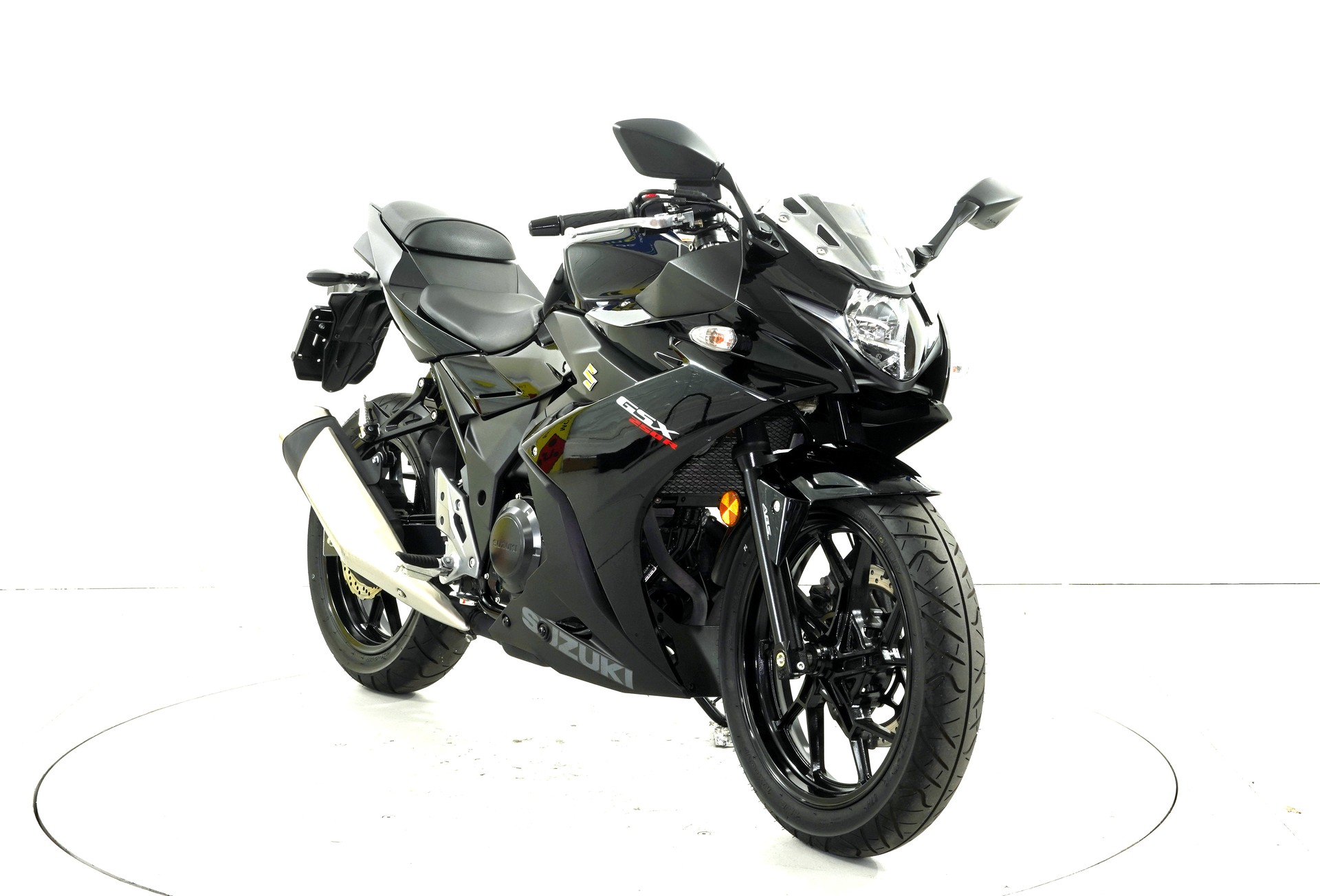 SUZUKI GSX-R 250-showroom-element-1