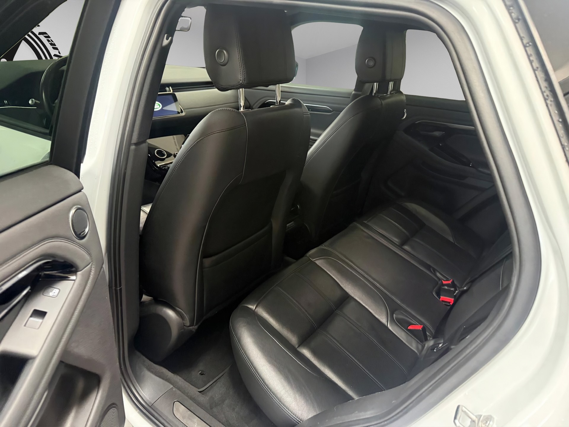 LAND ROVER Range Rover Evoque R-Dynamic D 180 AT9-image-10