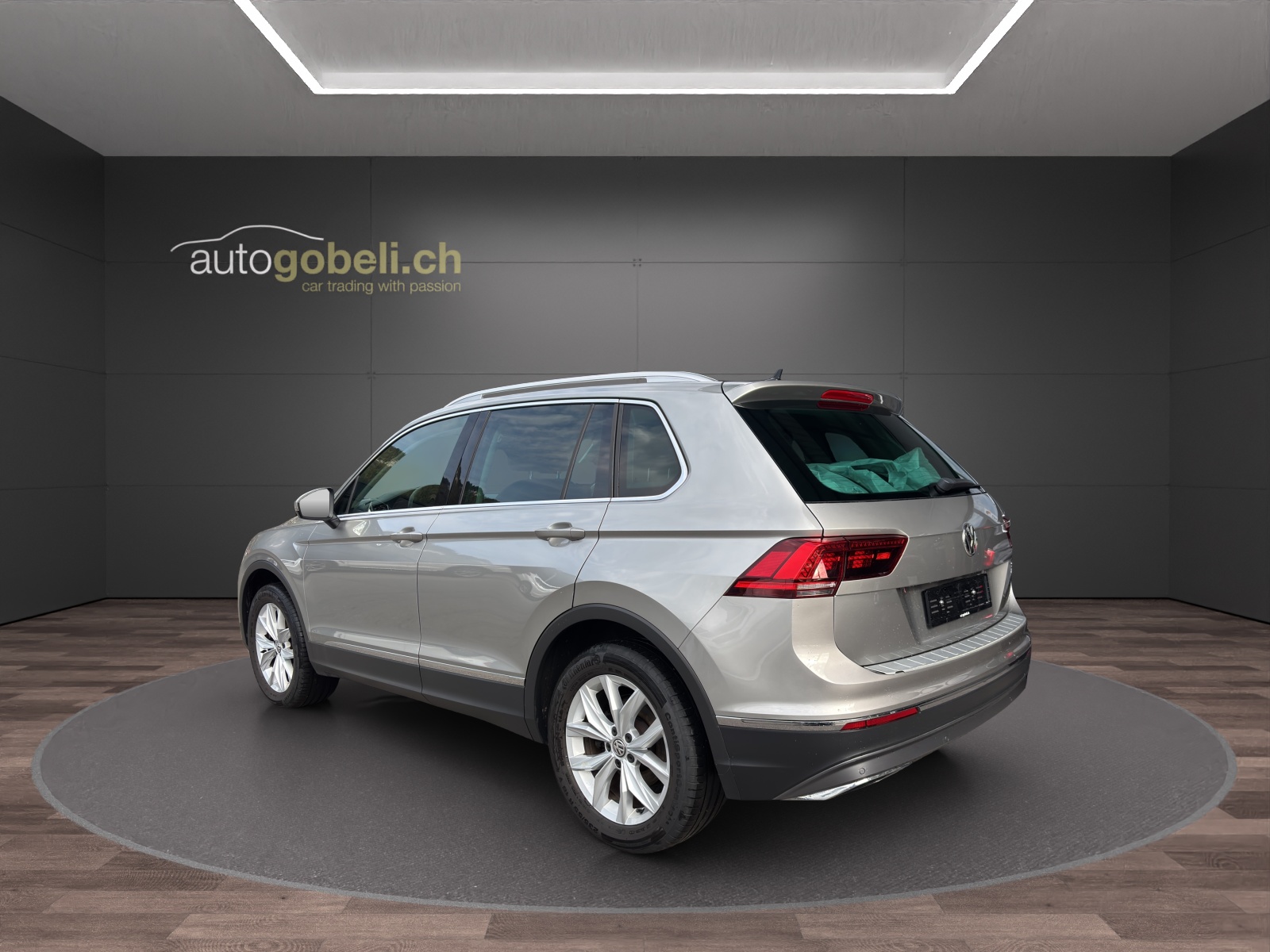 VW Tiguan 2.0TSI Highline 4Motion DSG-showroom-element-1