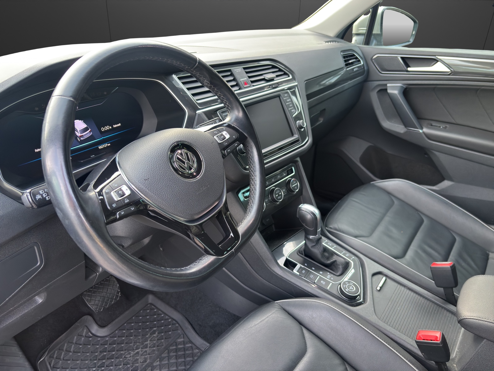VW Tiguan 2.0TSI Highline 4Motion DSG-showroom-element-3