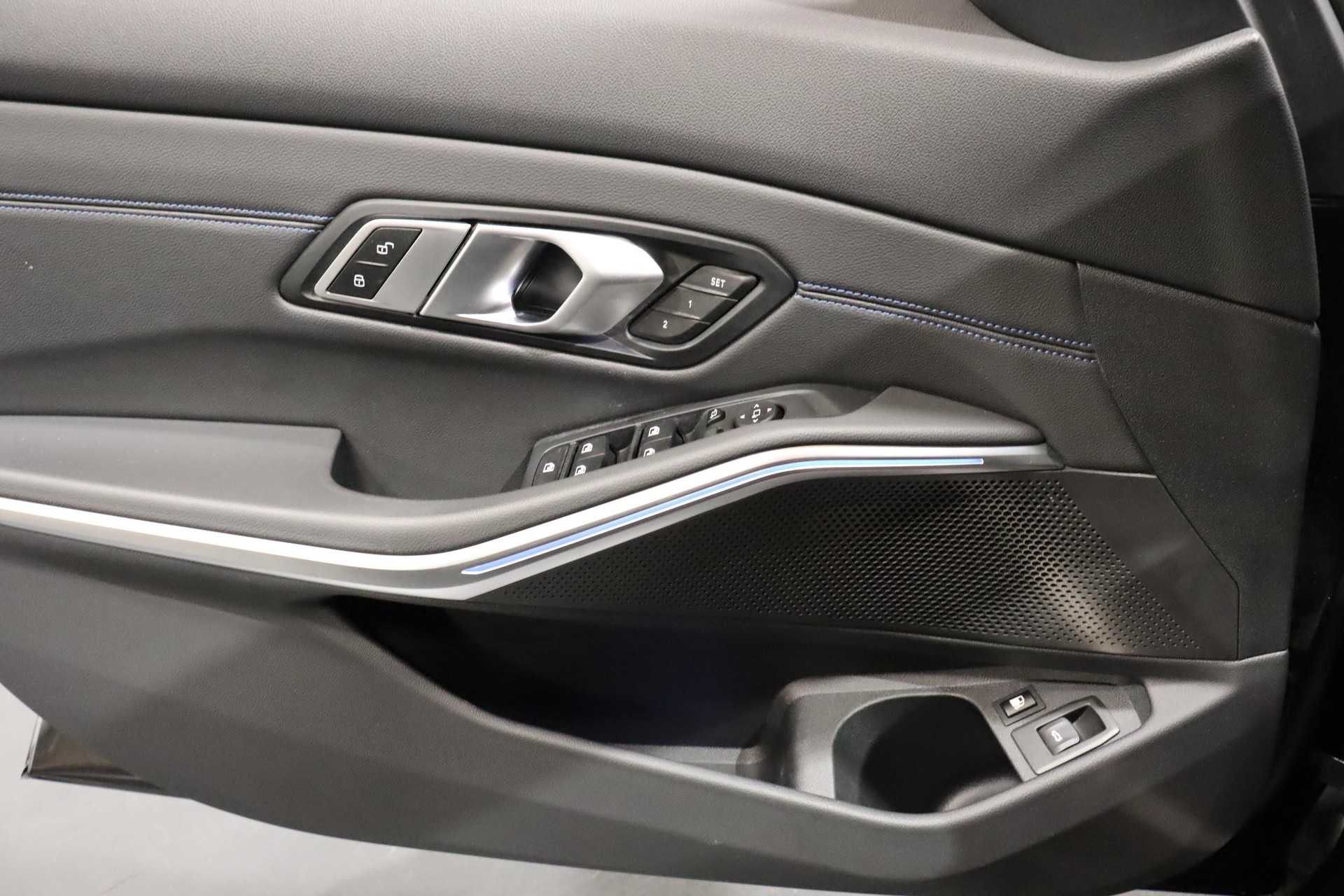 BMW 330e xDrive-image-21