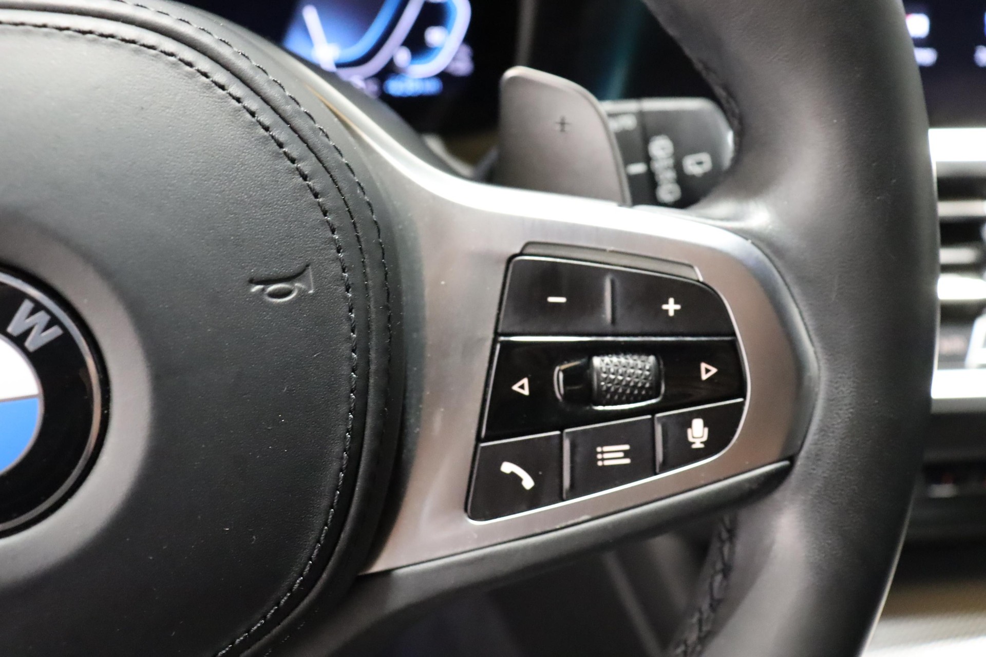 BMW 330e xDrive-image-18