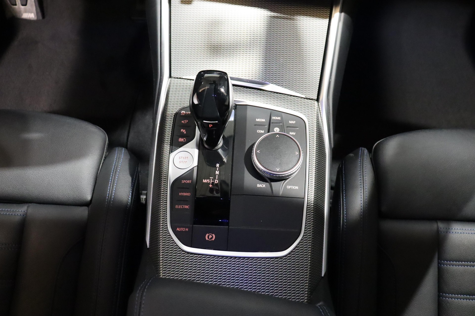 BMW 330e xDrive-image-11