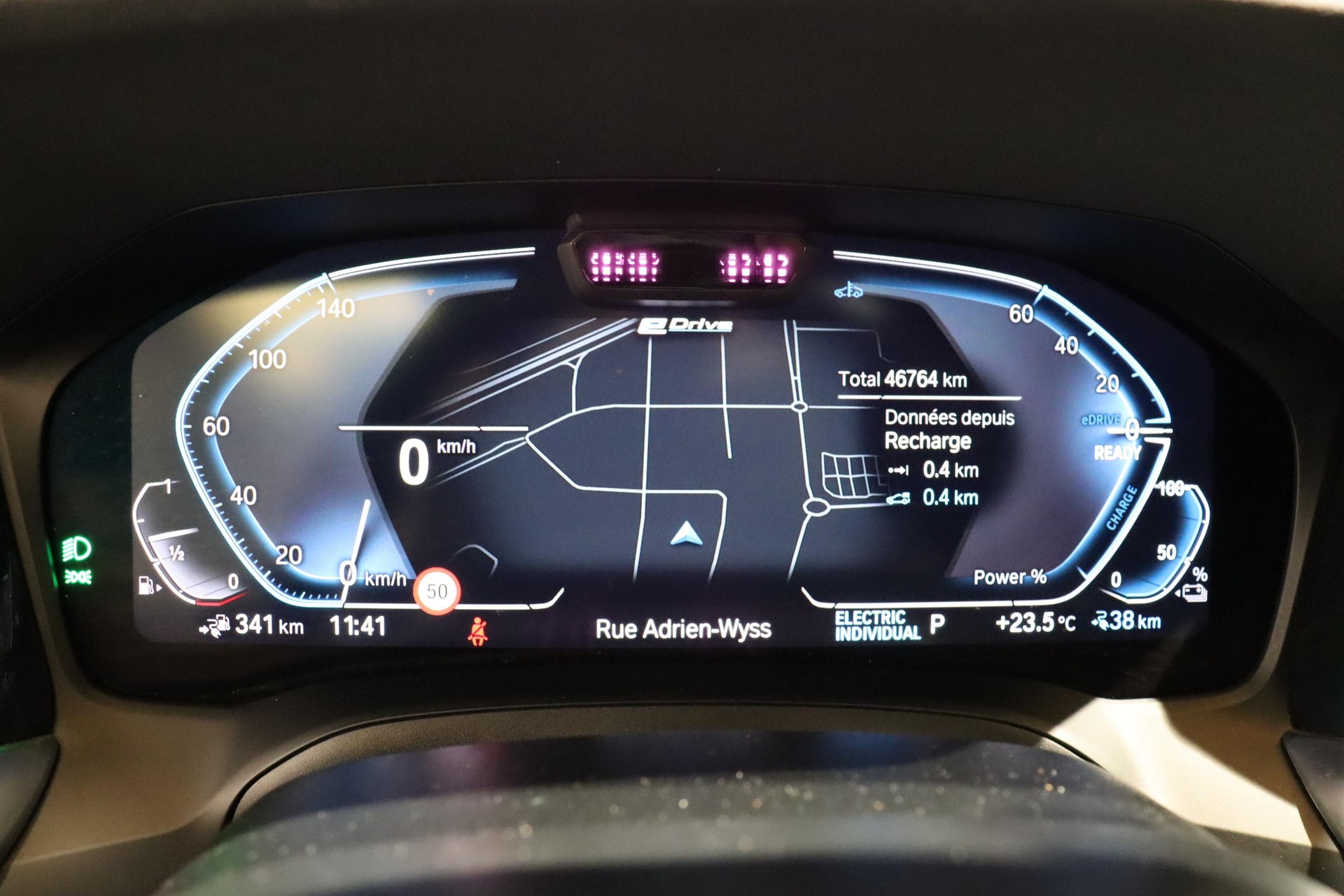 BMW 330e xDrive-image-12