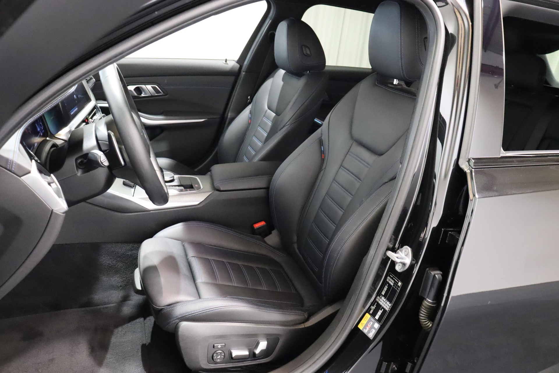 BMW 330e xDrive-image-9