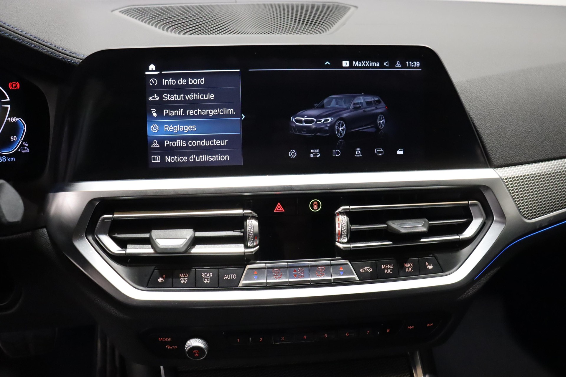 BMW 330e xDrive-image-16