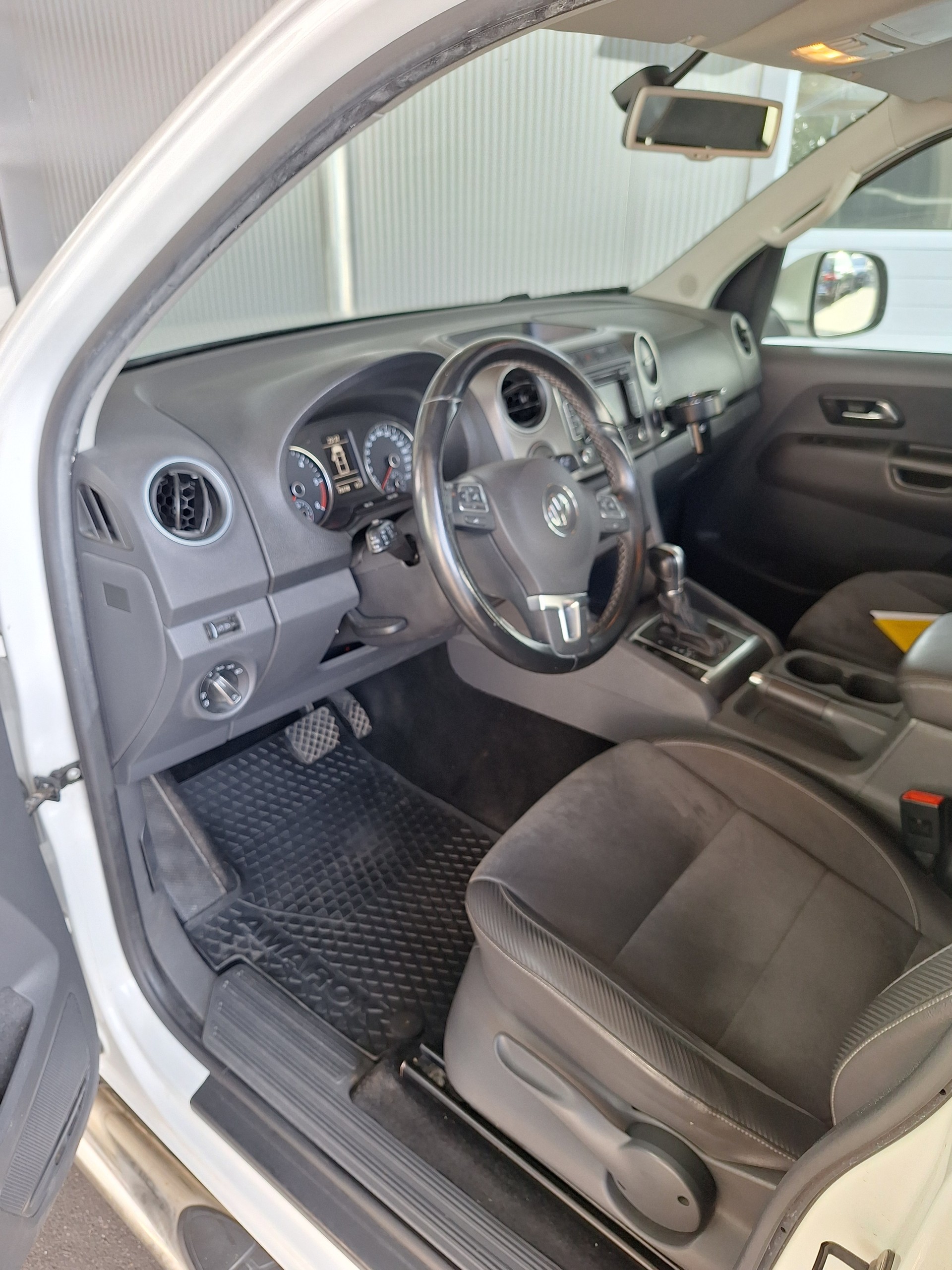 VW Amarok 2.0 BiTDI Highline 4Motion permanent A-image-11