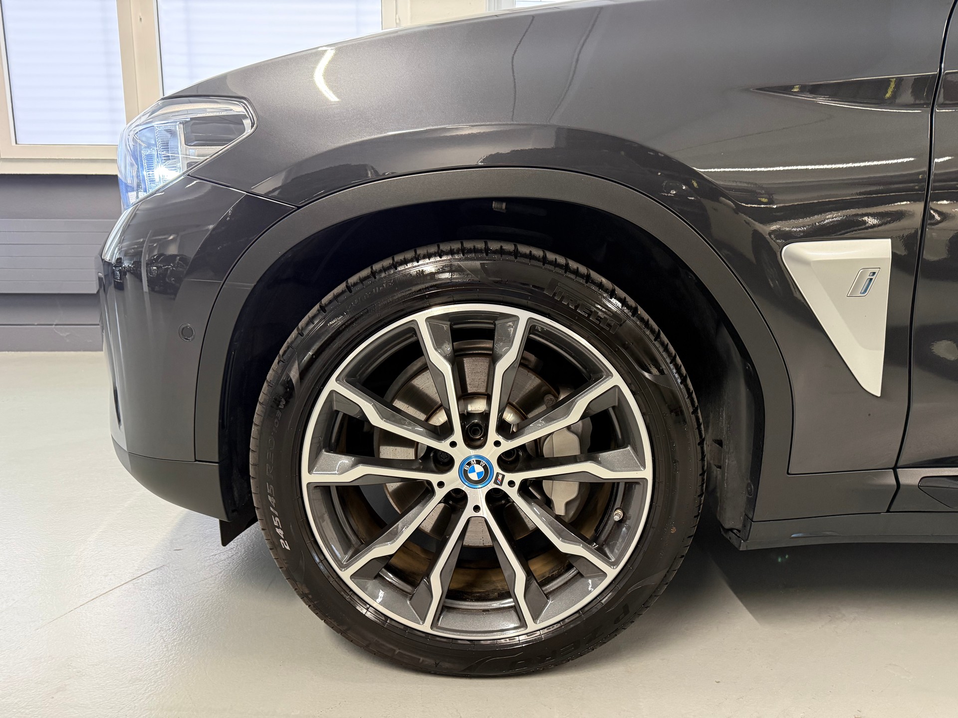 BMW iX3 Impressive First Edition 1 of 100-image-22