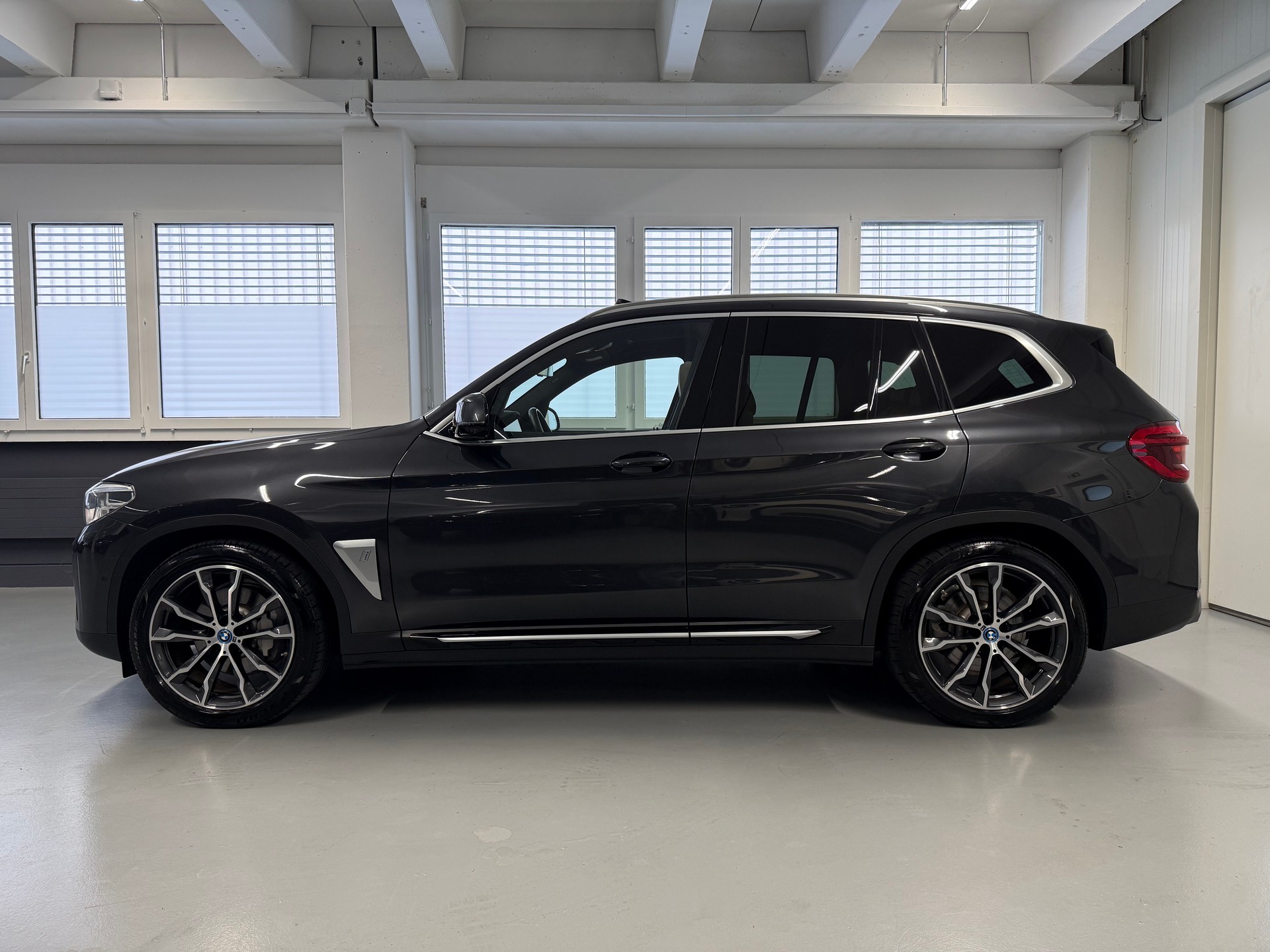 BMW iX3 Impressive First Edition 1 of 100-image-2